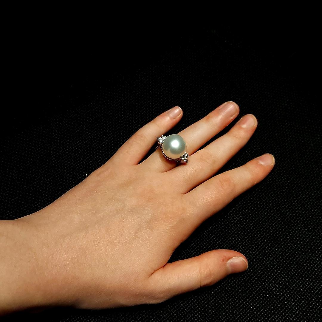 18kt White Gold Ring with South Sea Pearl and 0.60ct Diamonds 9