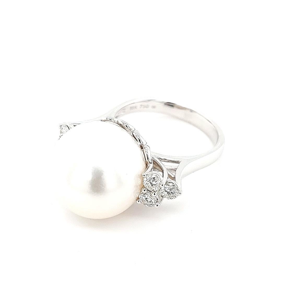 Round Cut 18kt White Gold Ring with South Sea Pearl and 0.60ct Diamonds