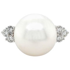 18kt White Gold Ring with South Sea Pearl and 0.60ct Diamonds