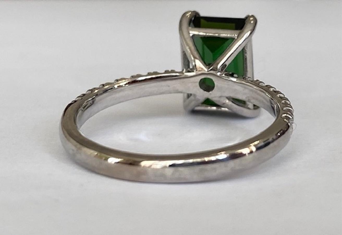 18 Kt. White Gold Ring with 2.47 Ct Tourmaline and Diamonds In New Condition For Sale In AMSTERDAM, NL