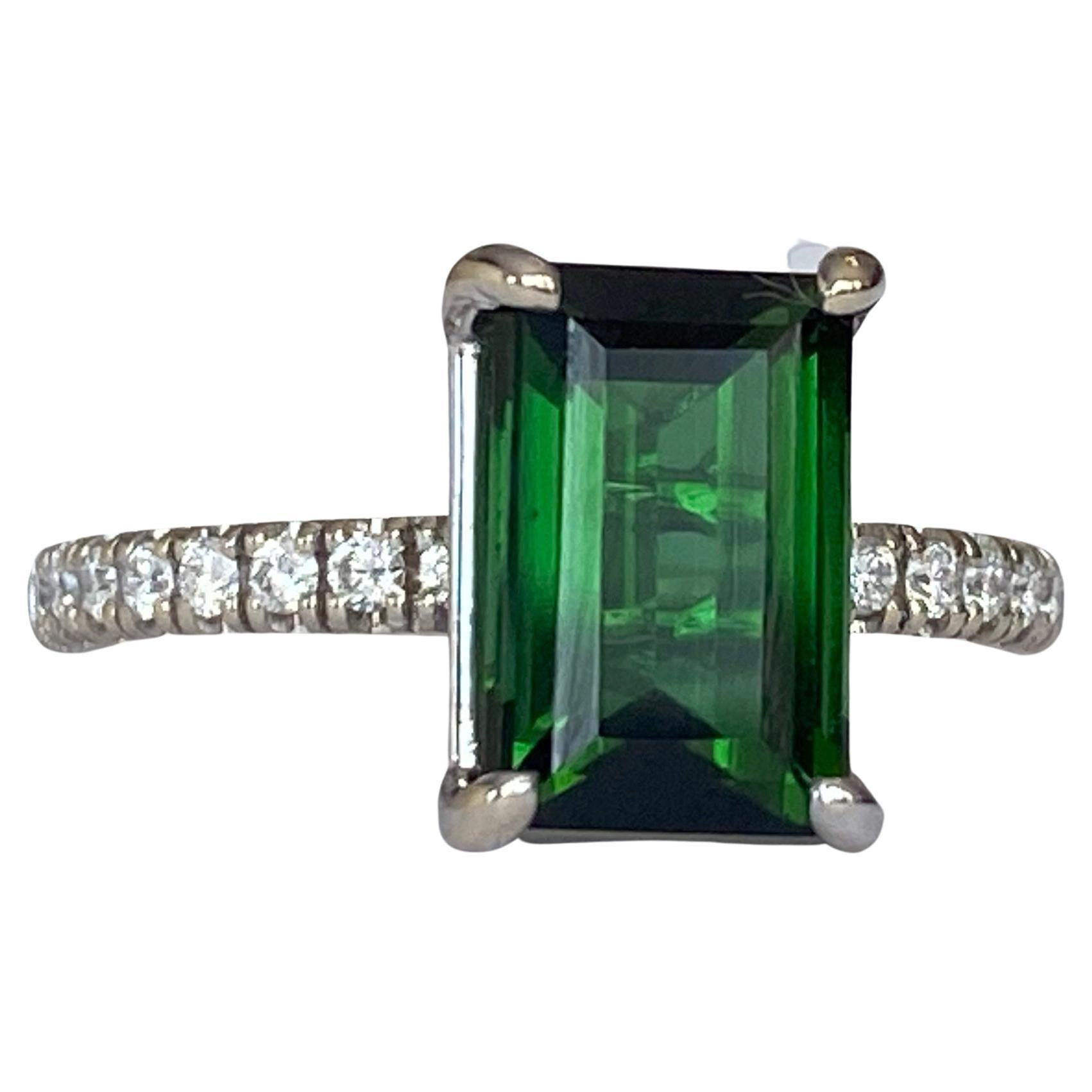 18 Kt. White Gold Ring with 2.47 Ct Tourmaline and Diamonds For Sale