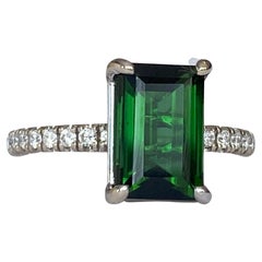 18 Kt. White Gold Ring with 2.47 Ct Tourmaline and Diamonds
