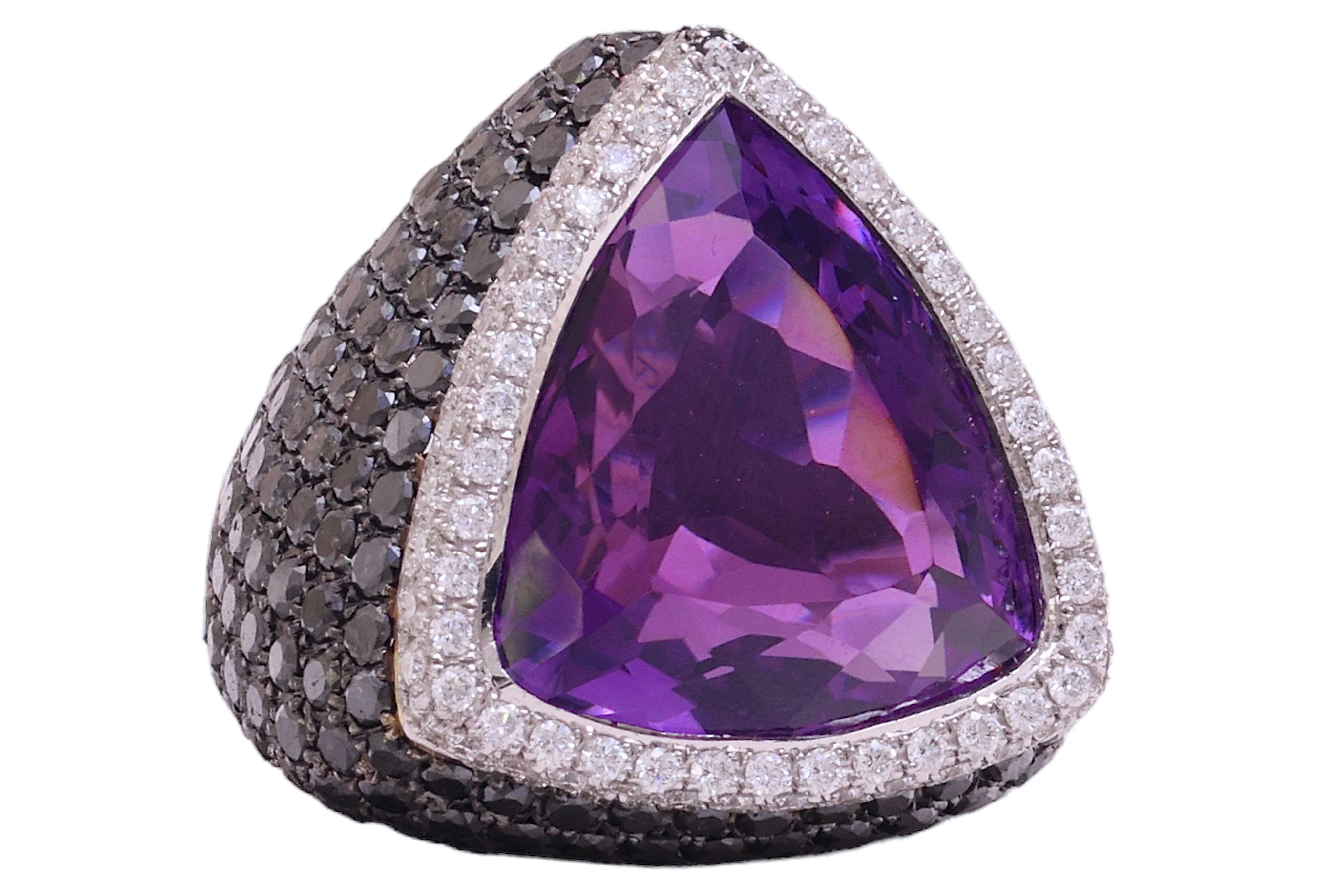 Gorgeous 18 kt. White Gold Ring With 27.25 ct. Amethyst and Black and White Diamonds together 11.33 ct.

Diamonds: White brilliant cut diamonds together  1.73 ct. , Black diamonds together 9.60 ct.

Gemstone: Amethyst 27.25 ct.

Material: 18 kt.