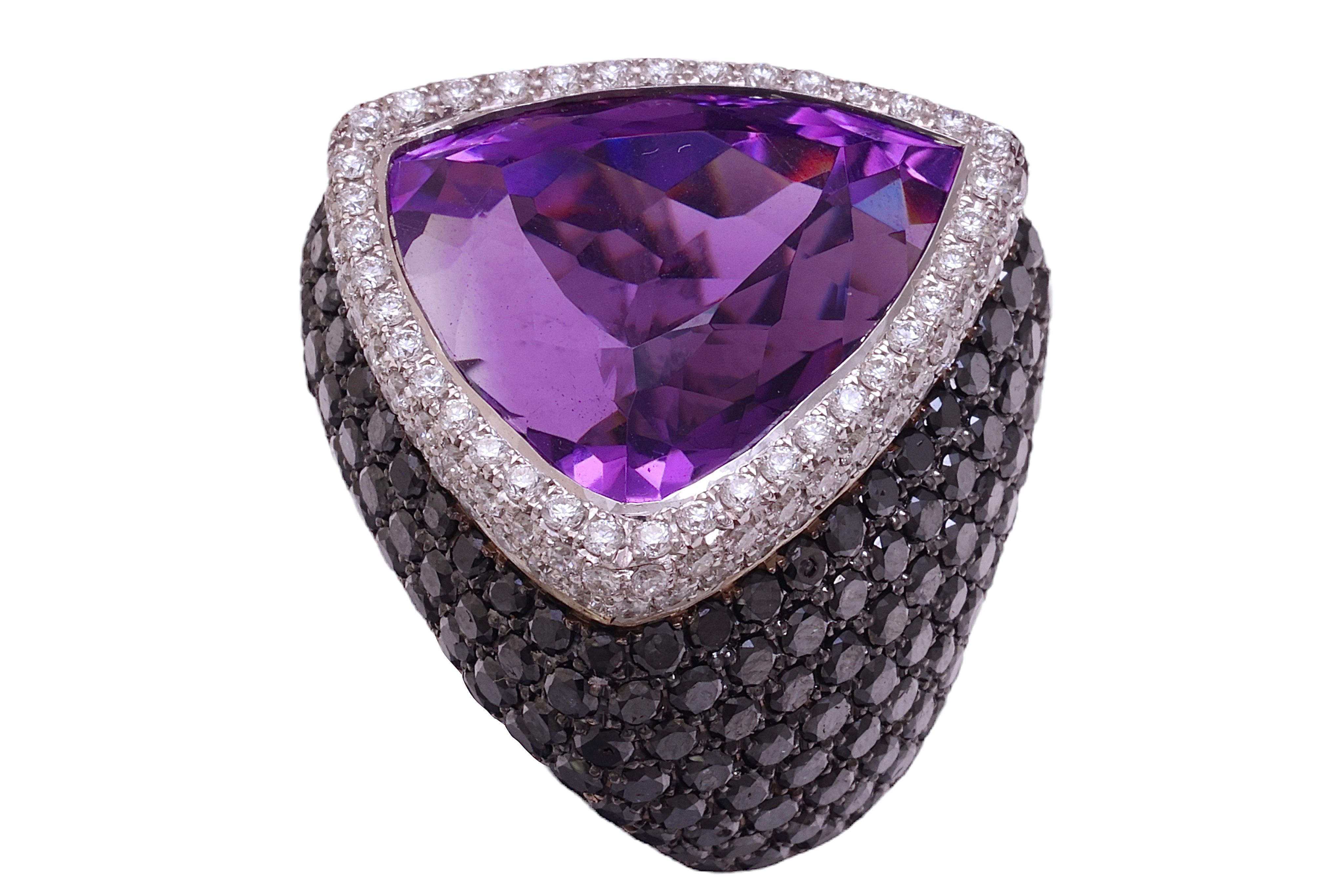 18 kt. White Gold Ring With 27.25 ct. Amethyst, 11.33ct Black & White Diamonds  For Sale 2