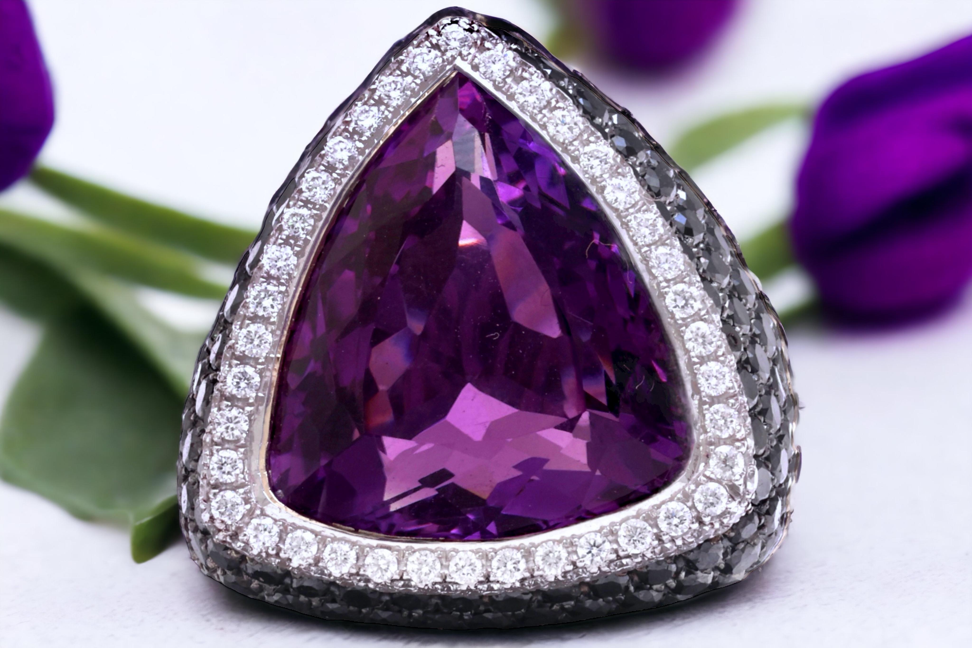 18 kt. White Gold Ring With 27.25 ct. Amethyst, 11.33ct Black & White Diamonds  For Sale 3