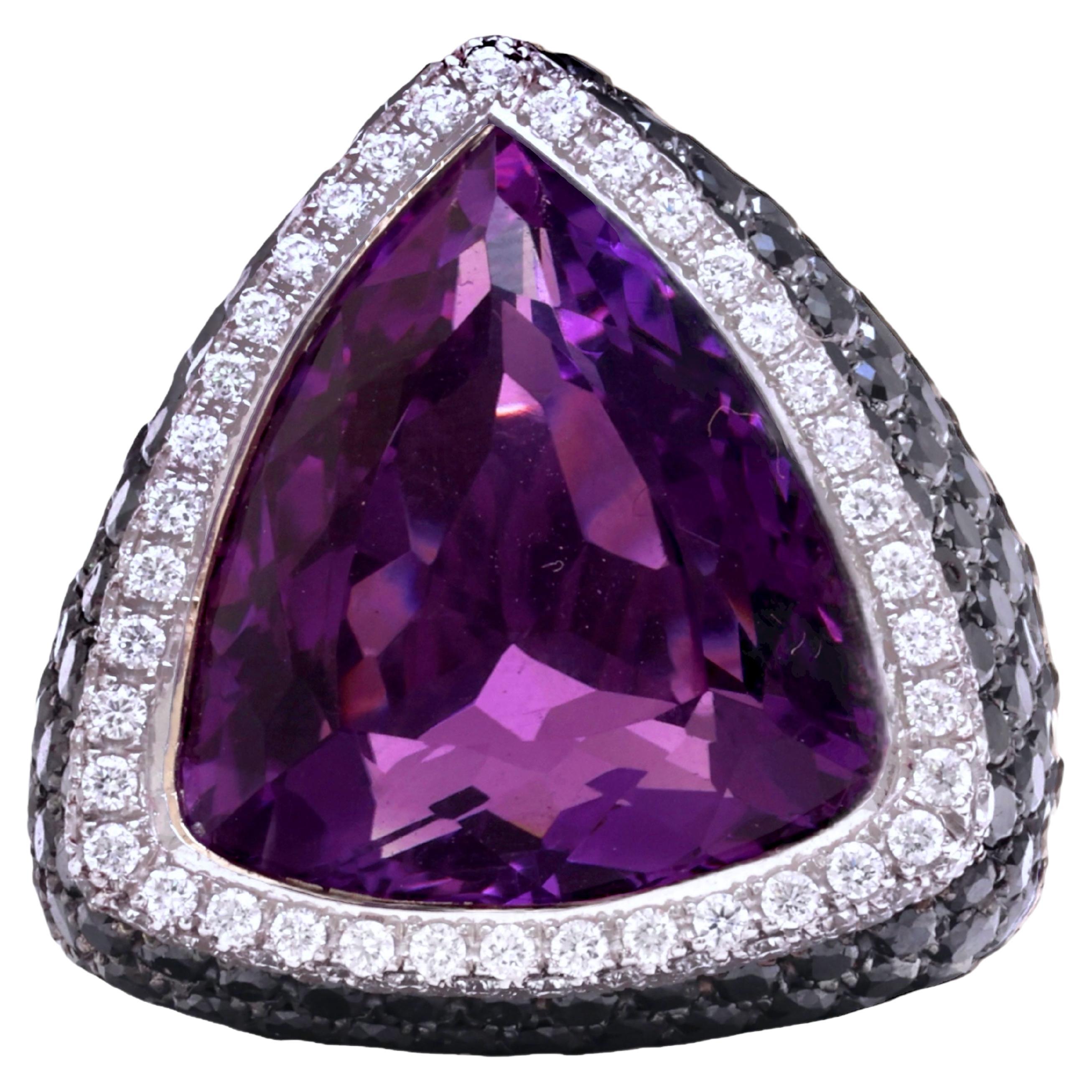 18 kt. White Gold Ring With 27.25 ct. Amethyst, 11.33ct Black & White Diamonds  For Sale