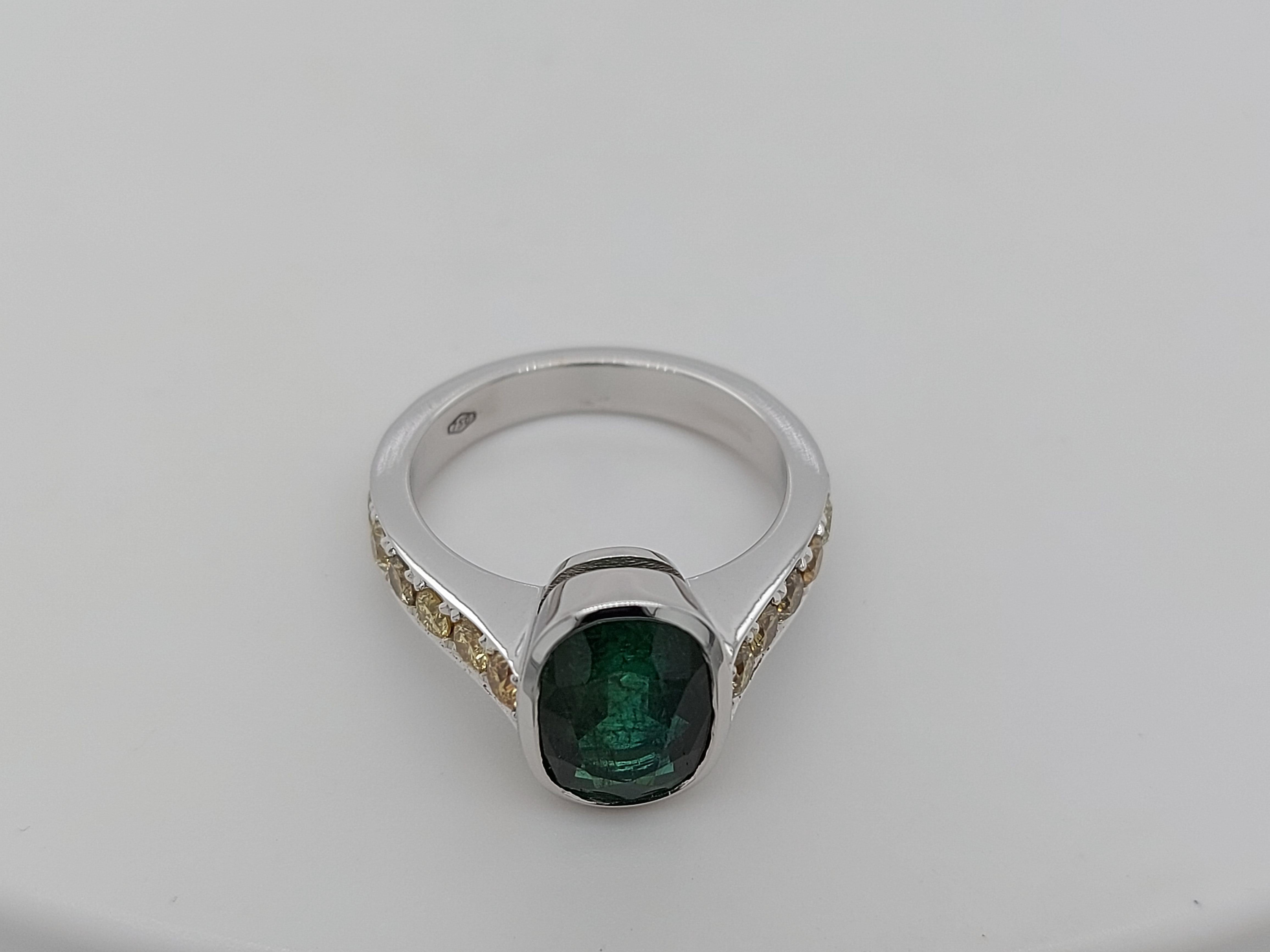 18 Karat White Gold Ring with 3.15 Carat Emerald and Fancy Yellow Diamonds For Sale 7