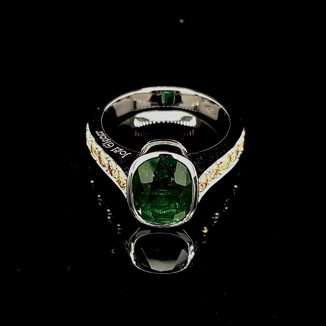18 Karat White Gold Ring with 3.15 Carat Emerald and Fancy Yellow Diamonds For Sale 10