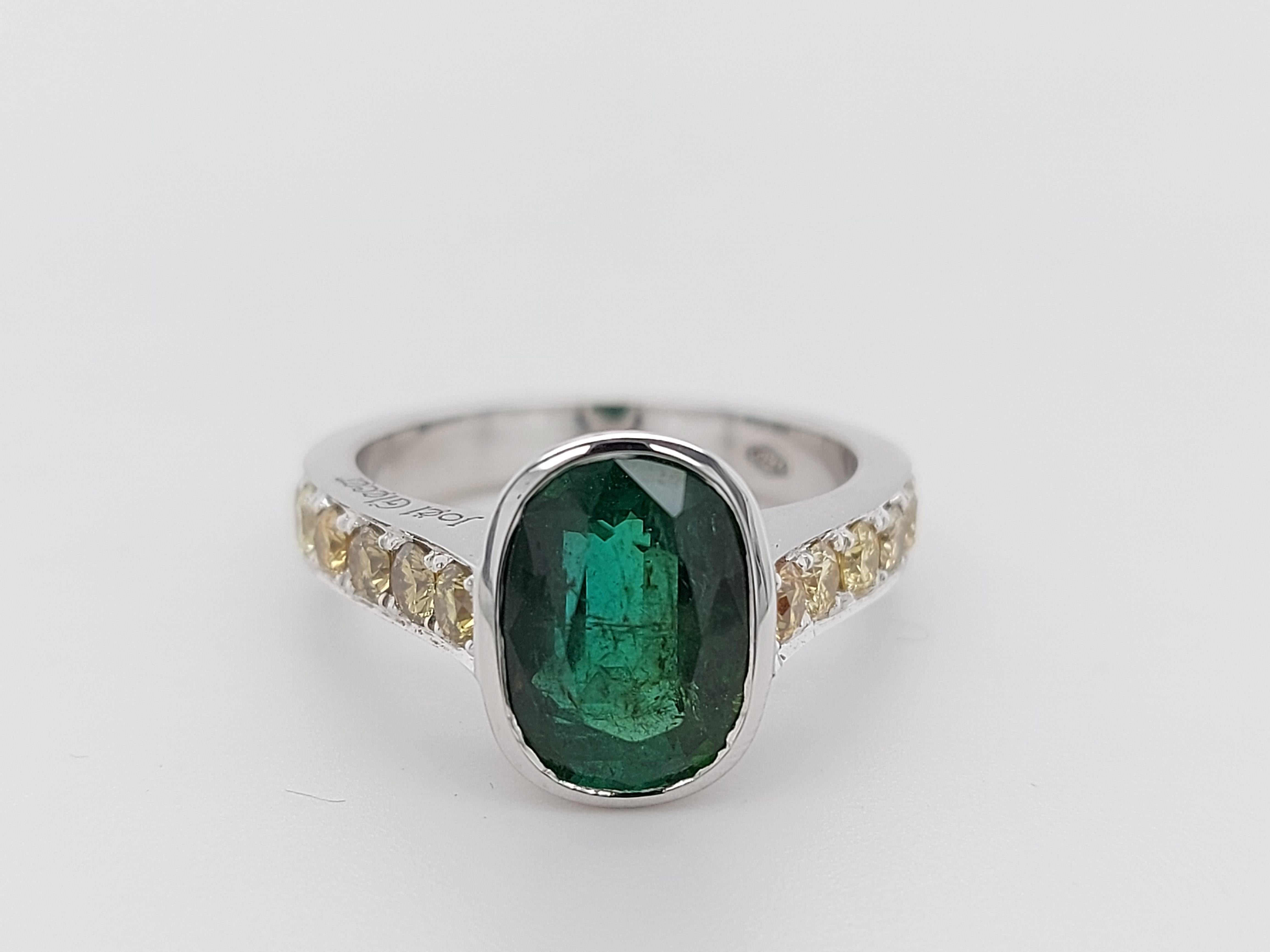 18 Karat White Gold Ring with 3.15 Carat Emerald and Fancy Yellow Diamonds For Sale 11