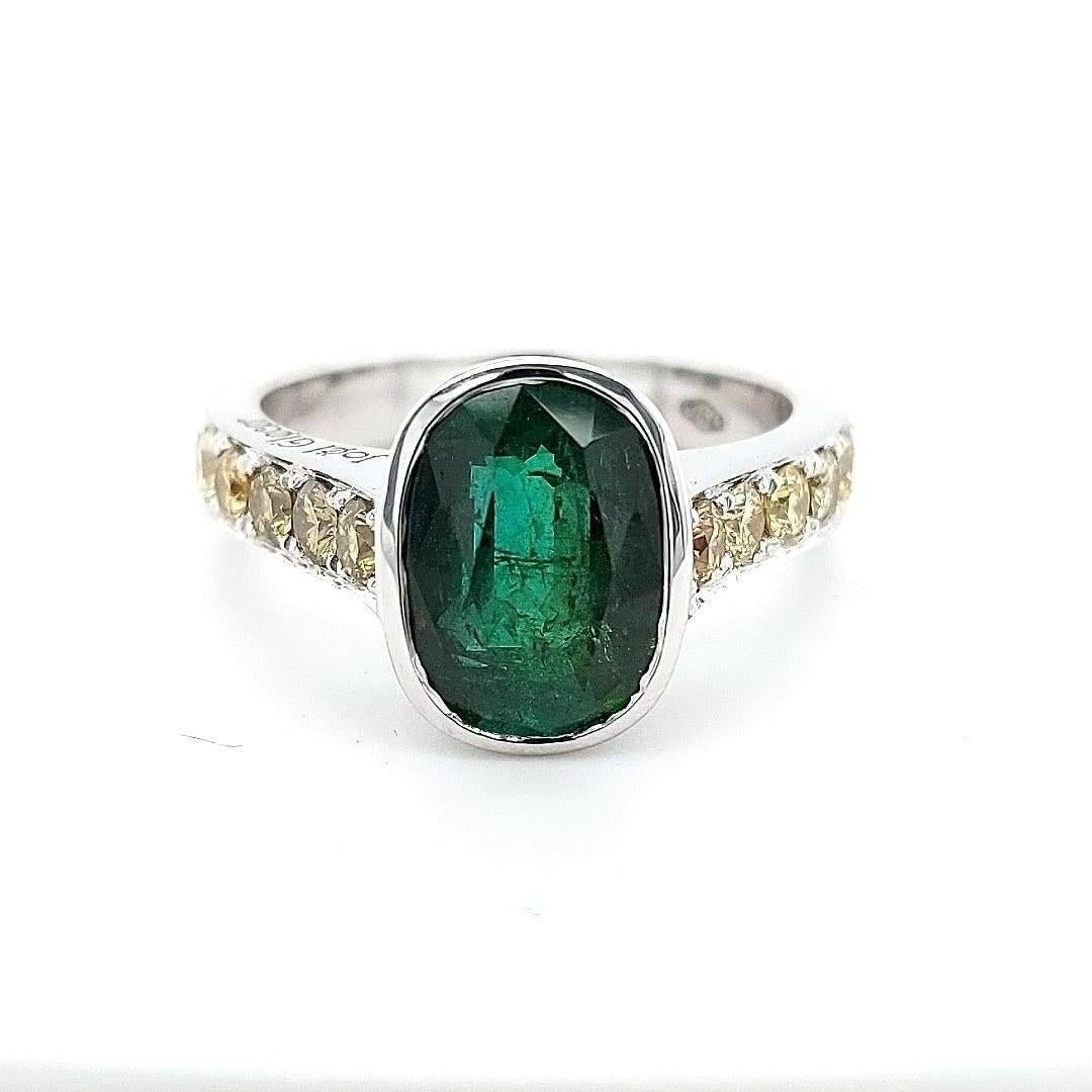 Contemporary 18 Karat White Gold Ring with 3.15 Carat Emerald and Fancy Yellow Diamonds For Sale