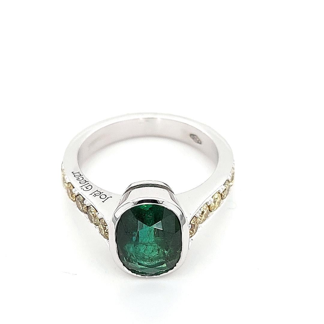 Brilliant Cut 18 Karat White Gold Ring with 3.15 Carat Emerald and Fancy Yellow Diamonds For Sale