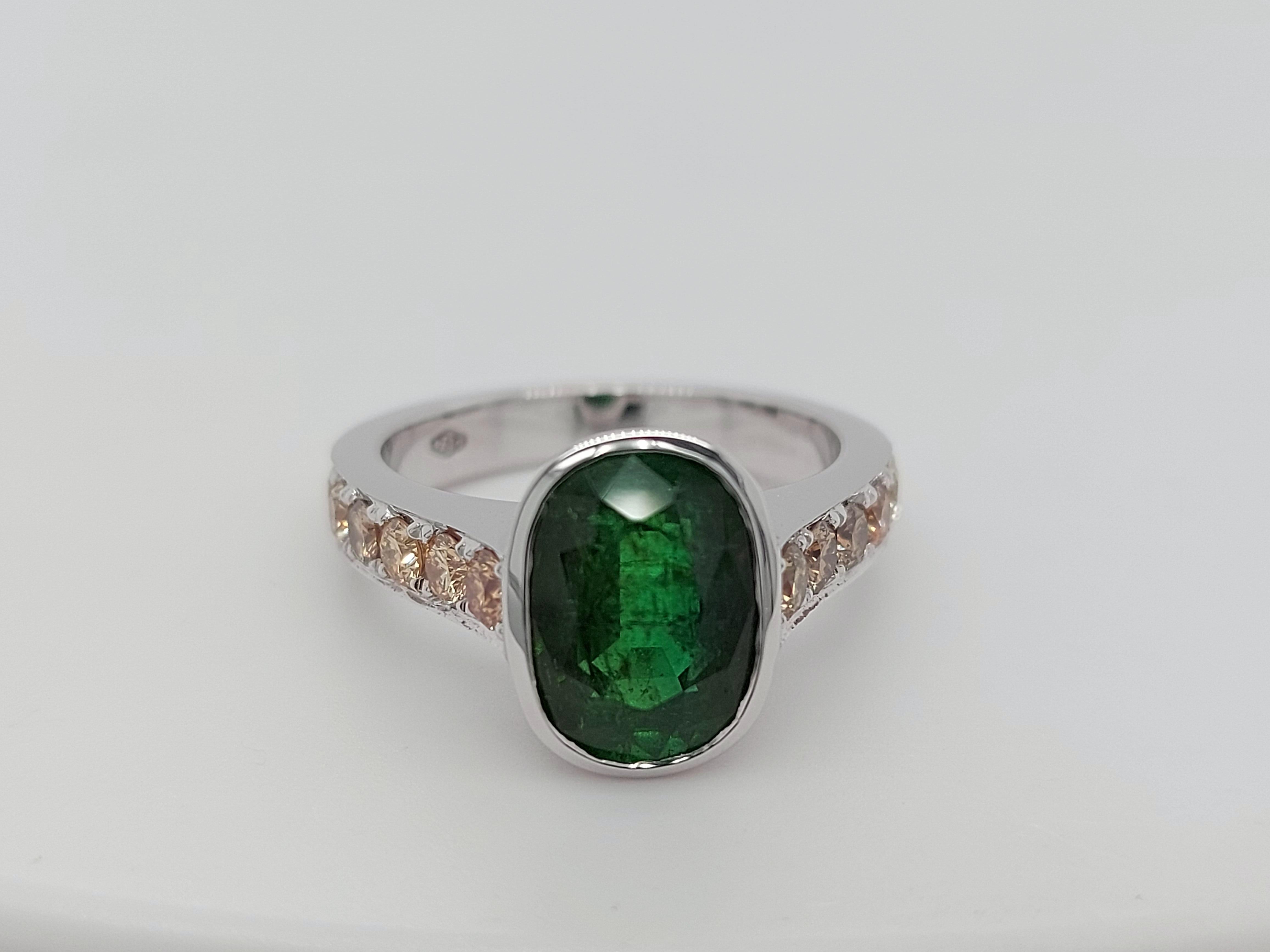 18 Karat White Gold Ring with 3.15 Carat Emerald and Fancy Yellow Diamonds For Sale 3