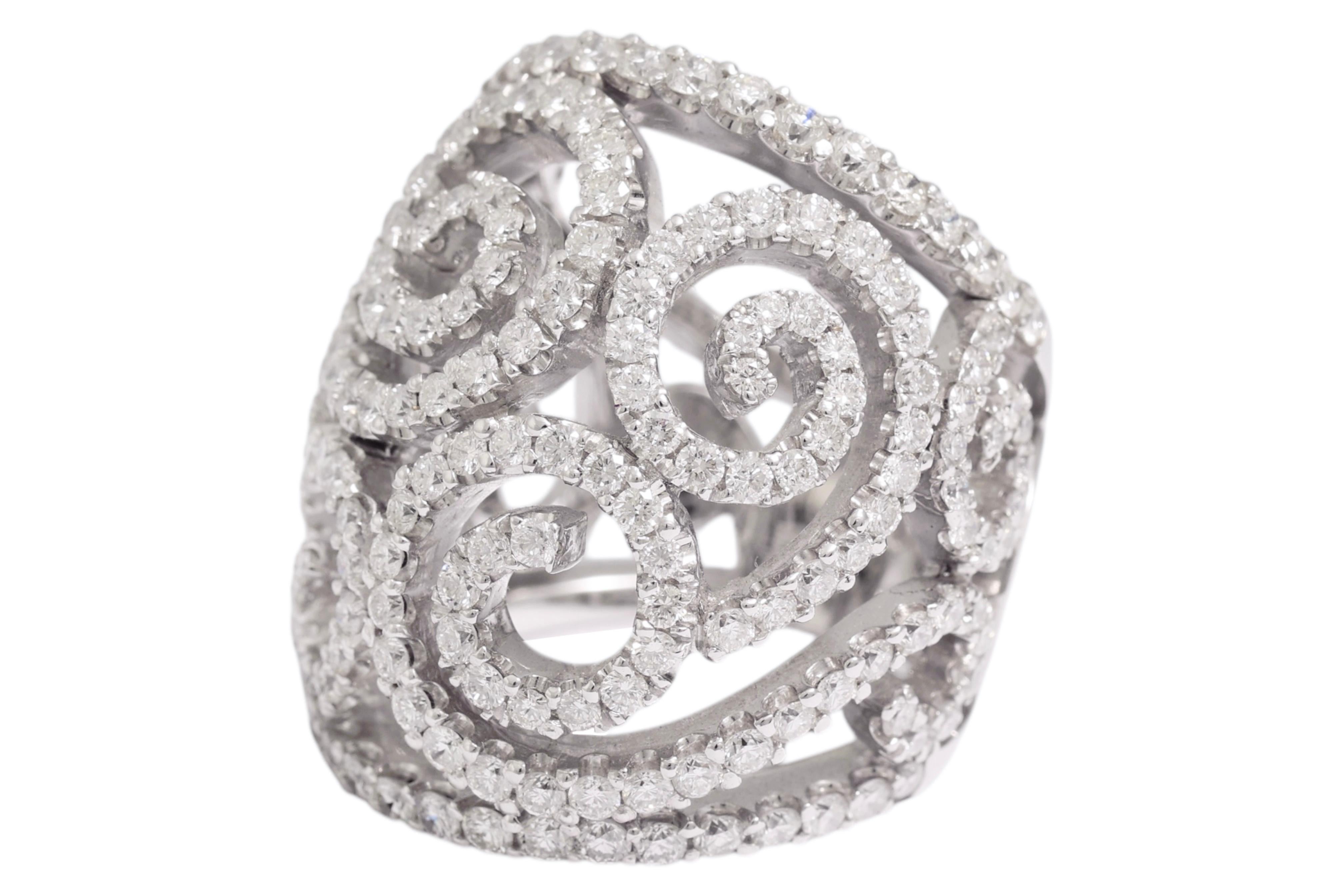 18 Kt SOLID RING WHITE GOLD WITH DIAMONDS

One of A Kind

MATERIAL: 18 kt white gold

DIAMONDS:  4.10 ct G VS

WEIGHT: 26.70 gr