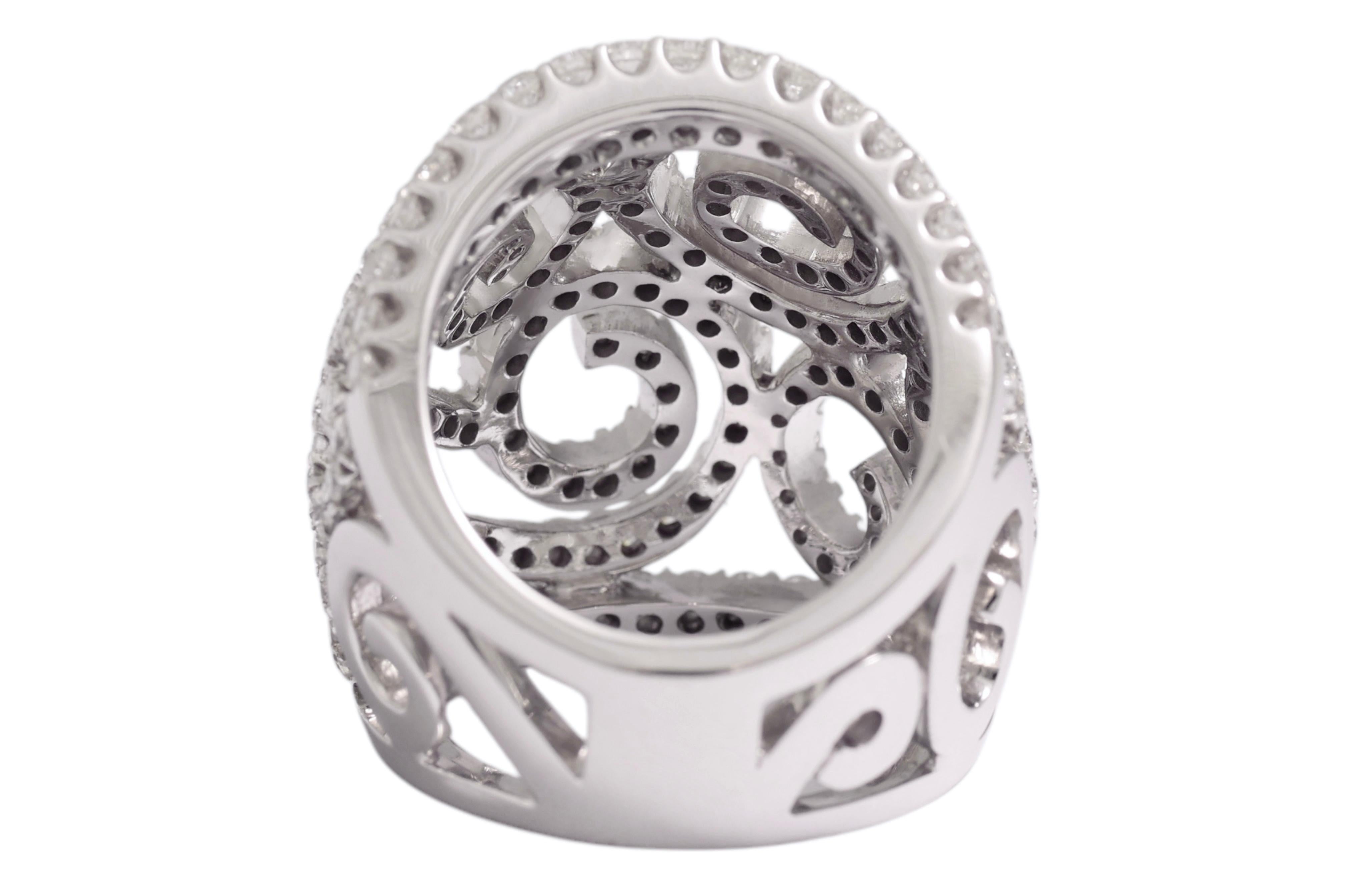 Women's or Men's 18 Kt White Gold Ring WIth 4 Ct Diamonds For Sale