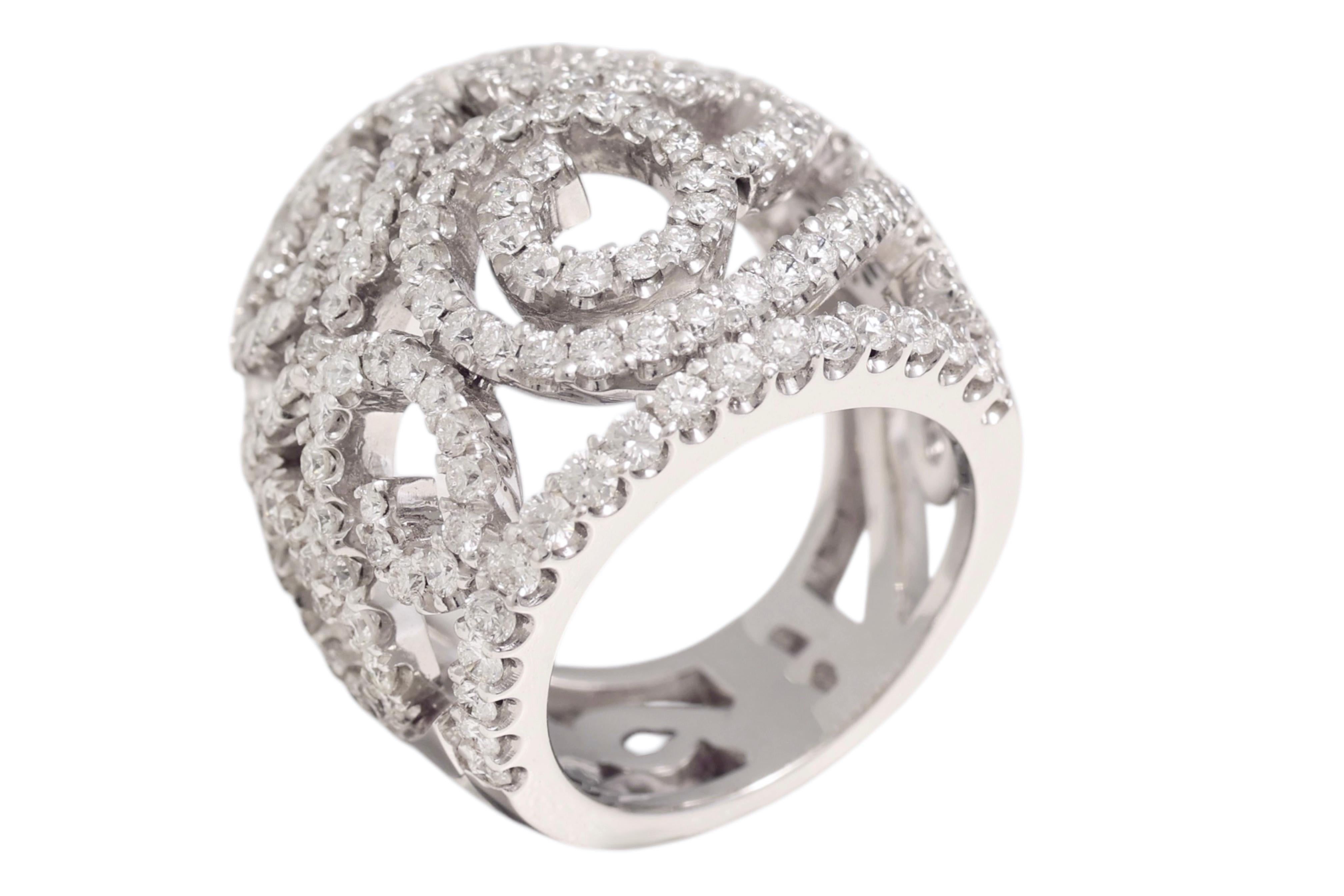 18 Kt White Gold Ring WIth 4 Ct Diamonds For Sale 3