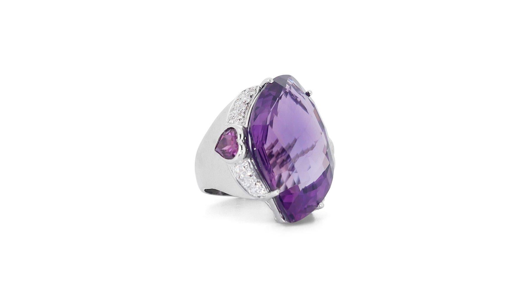 18 kt. White Gold Ring with 52.8 carat Natural Diamonds, & Amethysts IGI Cert In New Condition For Sale In רמת גן, IL