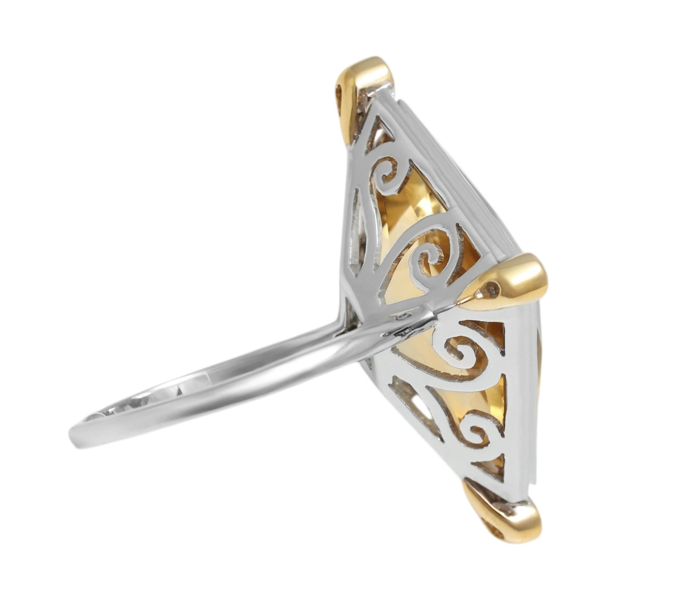 18 Kt White Gold Ring With Big Citrine & Diamonds In Excellent Condition For Sale In Antwerp, BE