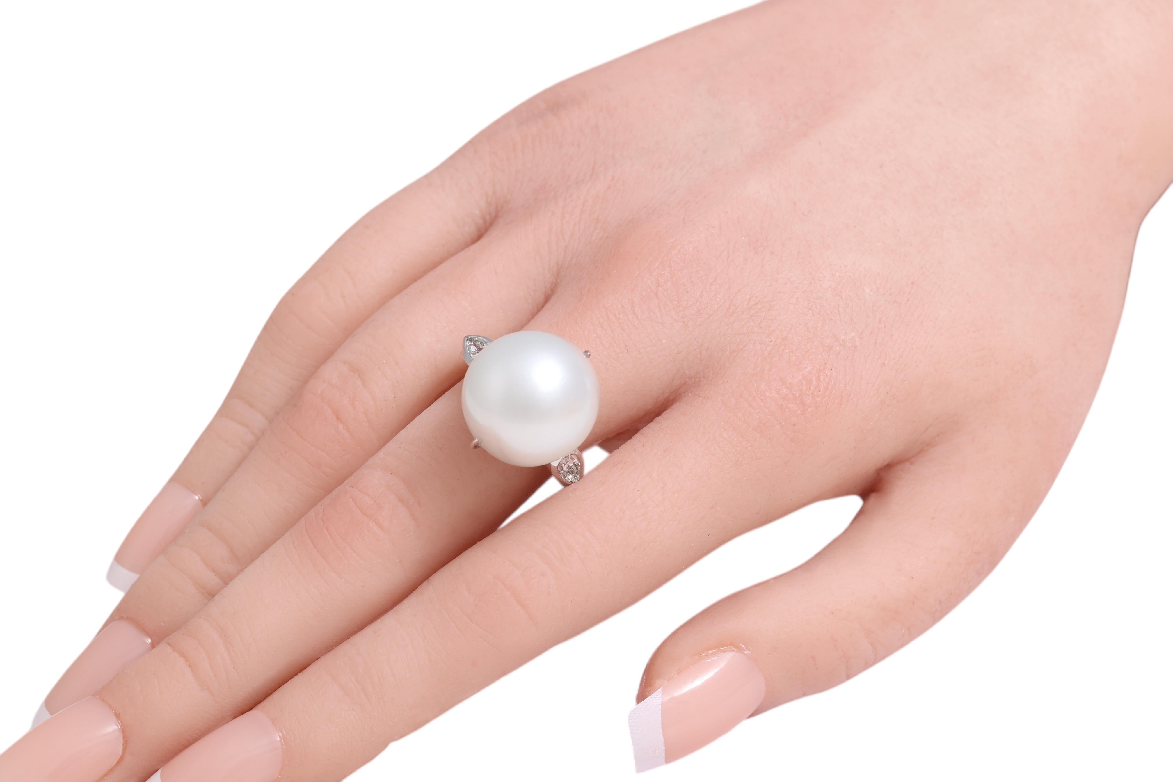 Anello in oro bianco 18 Kt con enorme perla dei mari del sud da 15,5 mm e diamanti a forma di pera in vendita 5