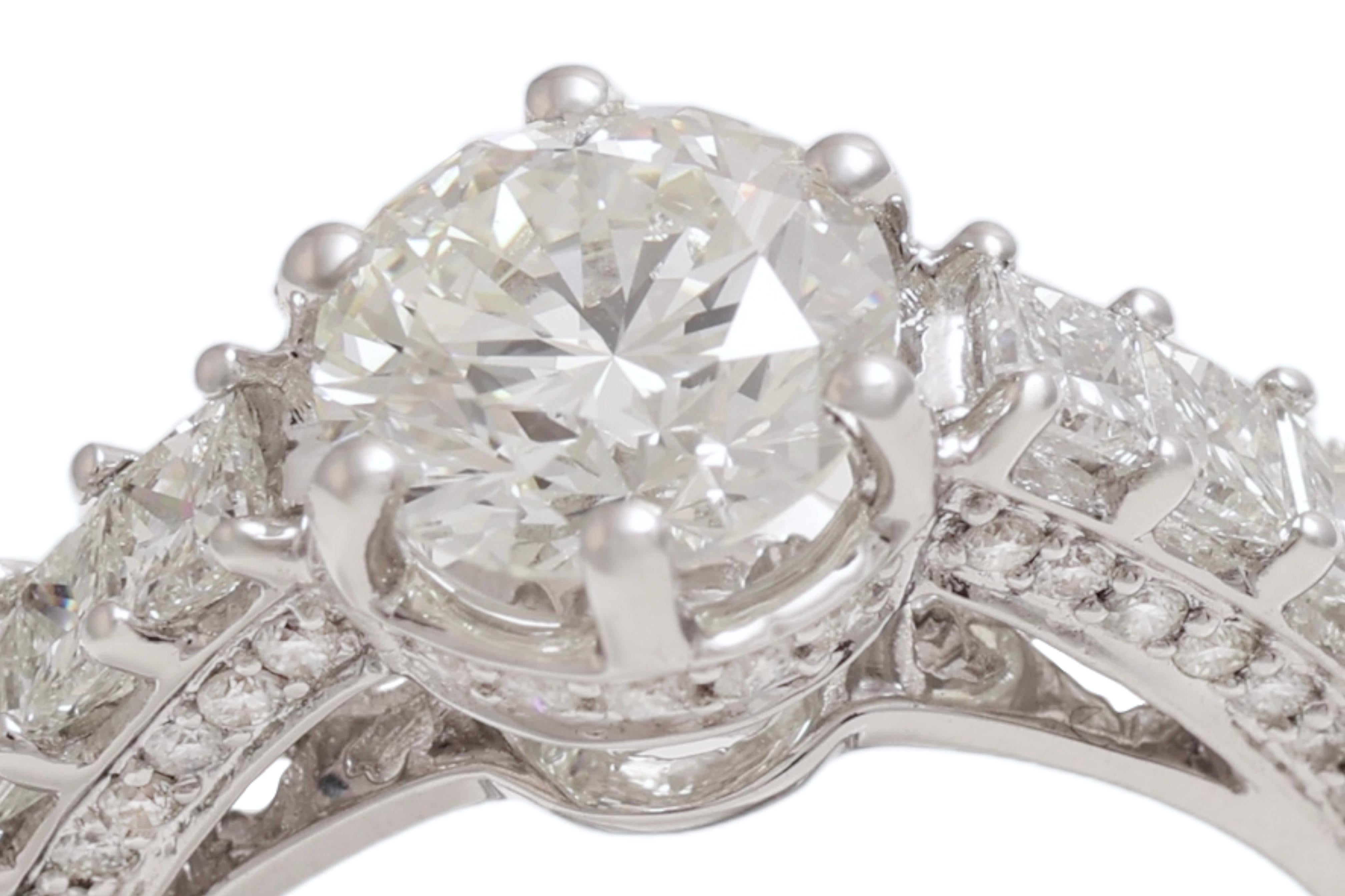 18 kt. White Gold Ring with IGI Cert Solitaire Diamond 1.6 ct. & 1 ct. Diamonds For Sale 6
