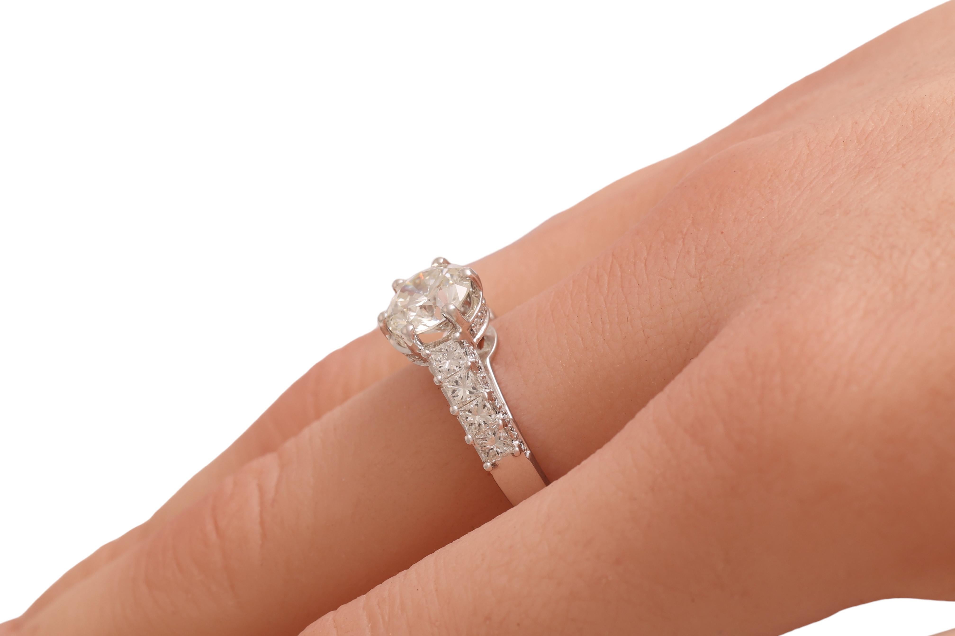18 kt. White Gold Ring with IGI Cert Solitaire Diamond 1.6 ct. & 1 ct. Diamonds For Sale 8