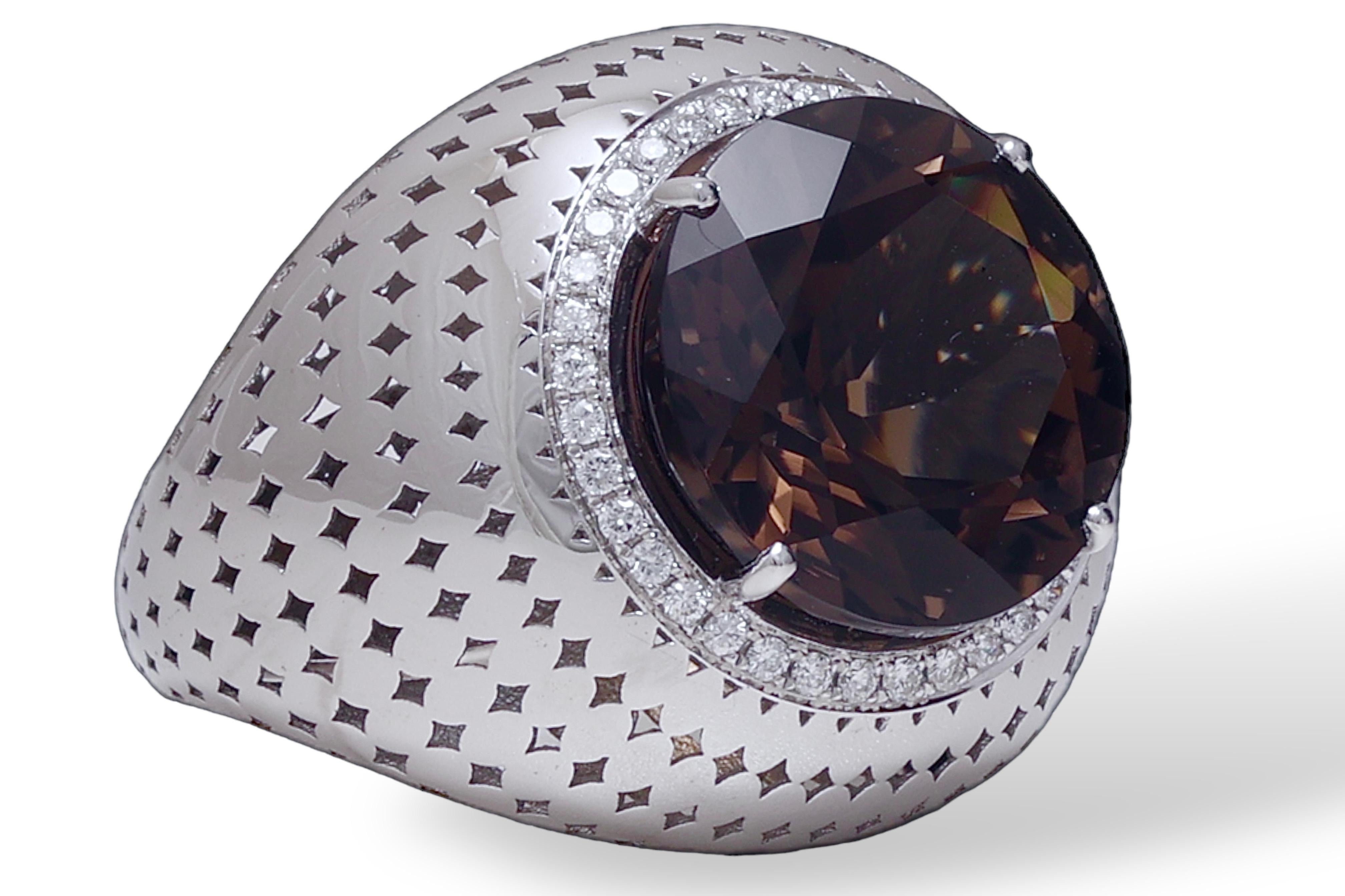 Women's or Men's 18 kt. White Gold Ring With Smoky Quartz and Diamonds  For Sale
