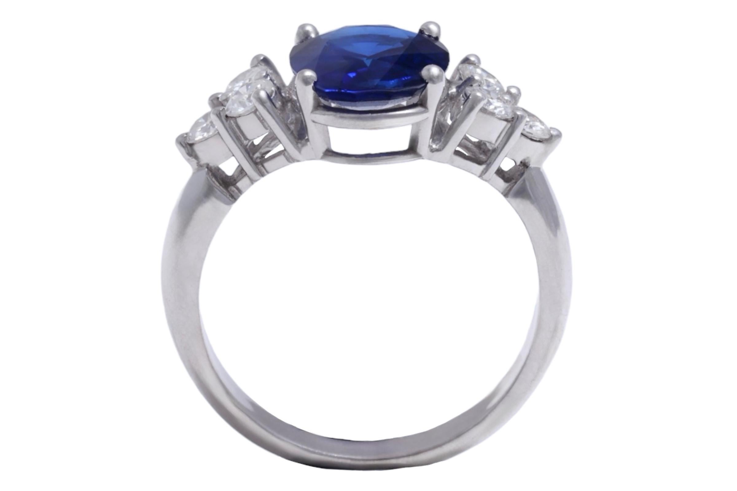 Bague solitaire en or blanc 18 carats saphir 3,08 carats et diamants en vente 4