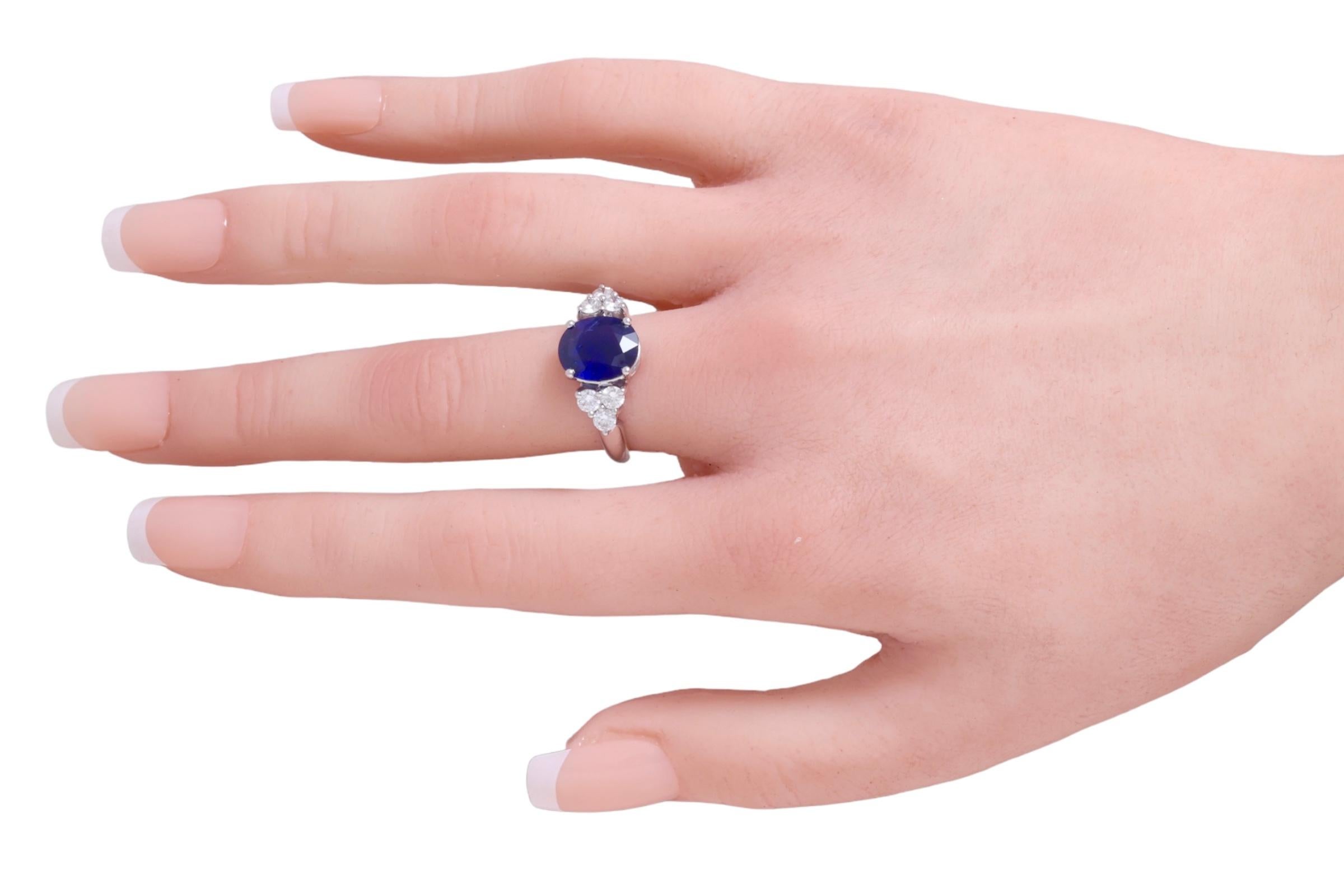Bague solitaire en or blanc 18 carats saphir 3,08 carats et diamants en vente 7