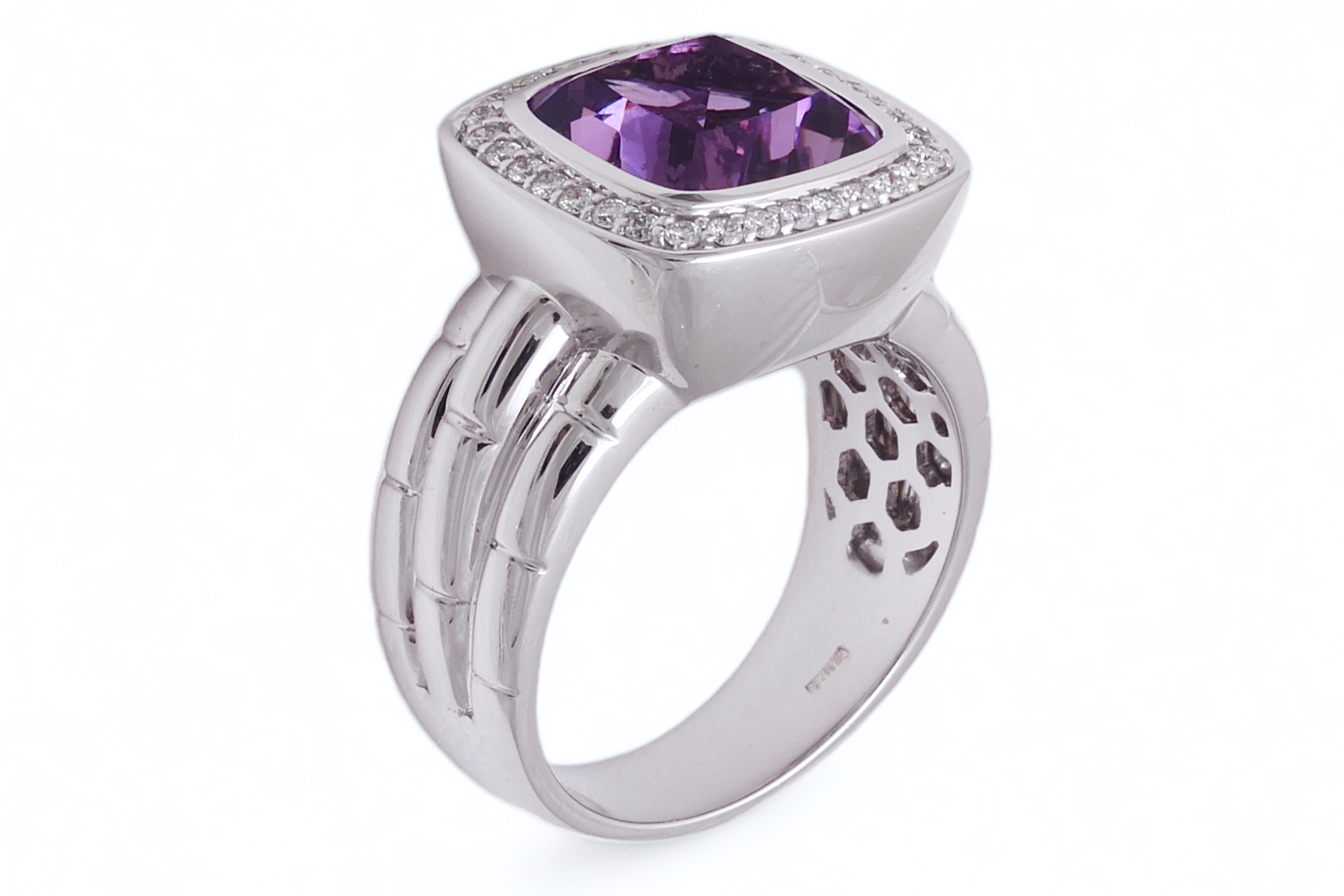18 kt. White Gold Set Necklace, Earrings, Ring With Amethyst & Diamonds For Sale 8