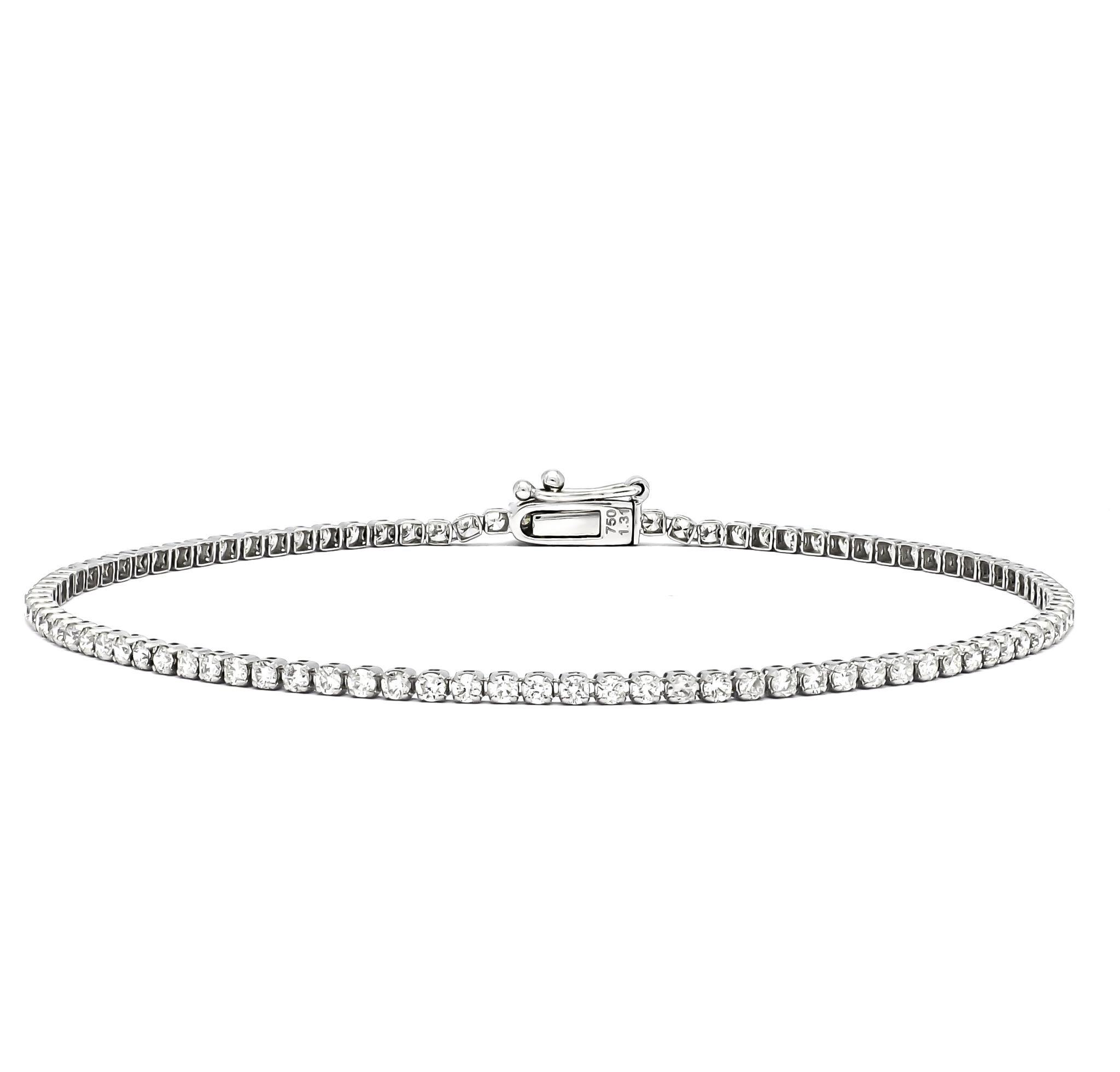 Art nouveau Bracelet tennis classique en or blanc 18 carats à 4 rangées de diamants ronds naturels à griffes en vente