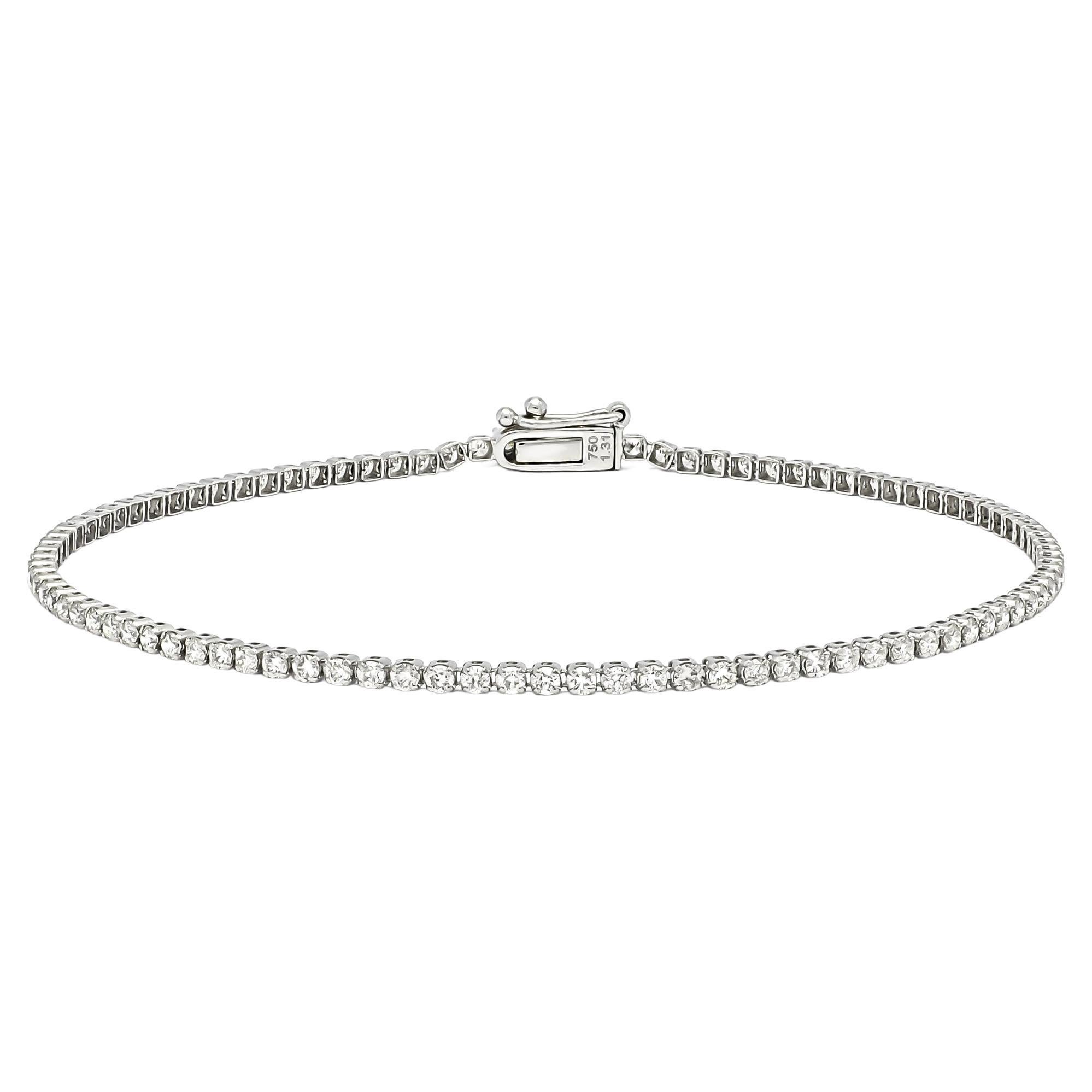 18Kt White Gold Single Row 4 Prong Natural Round Diamond Classic Tennis Bracelet For Sale