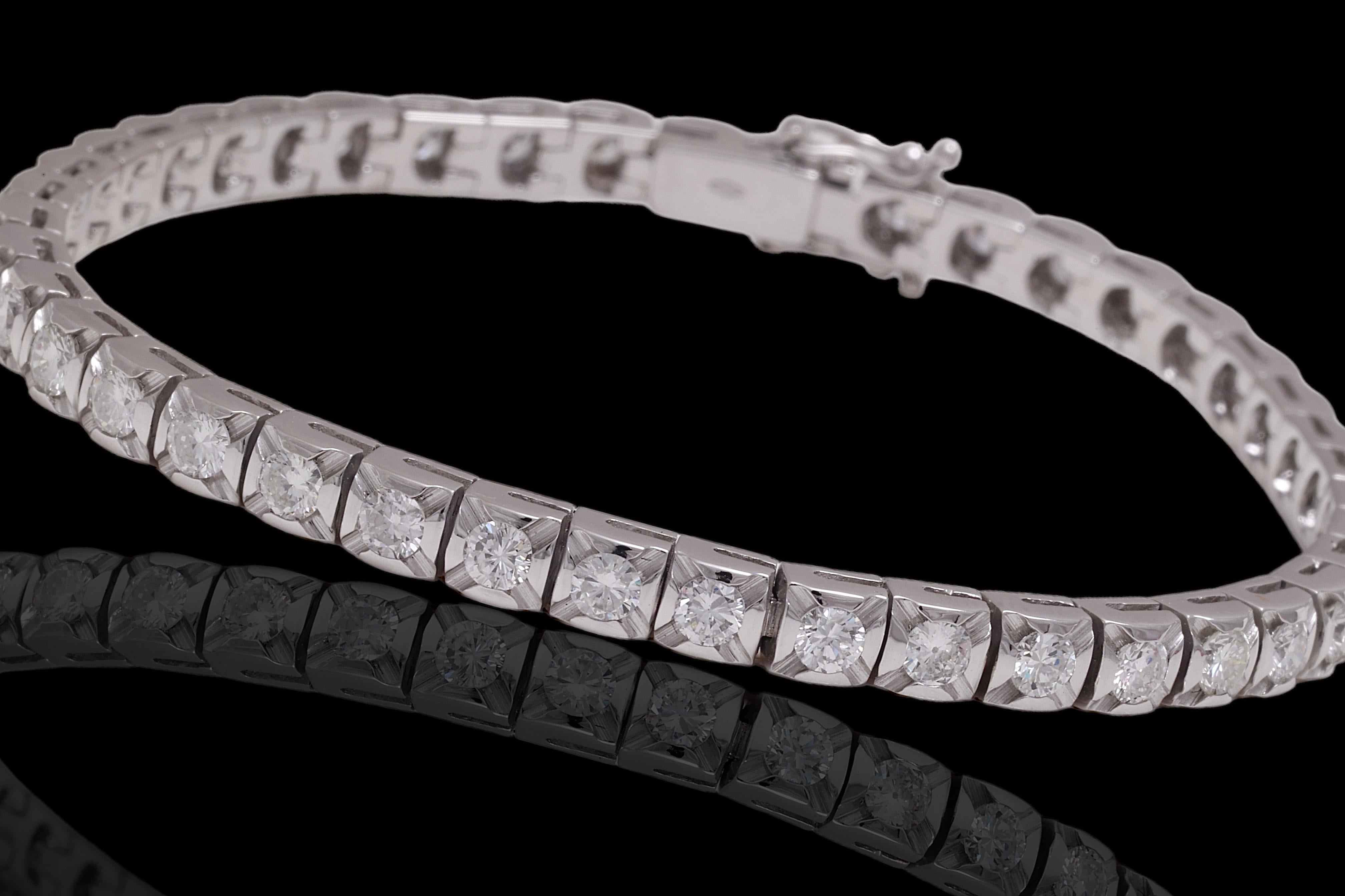 18 kt. White Gold Solid Tennis Bracelet With 4.2 ct. Brilliant Cut Diamonds In New Condition For Sale In Antwerp, BE