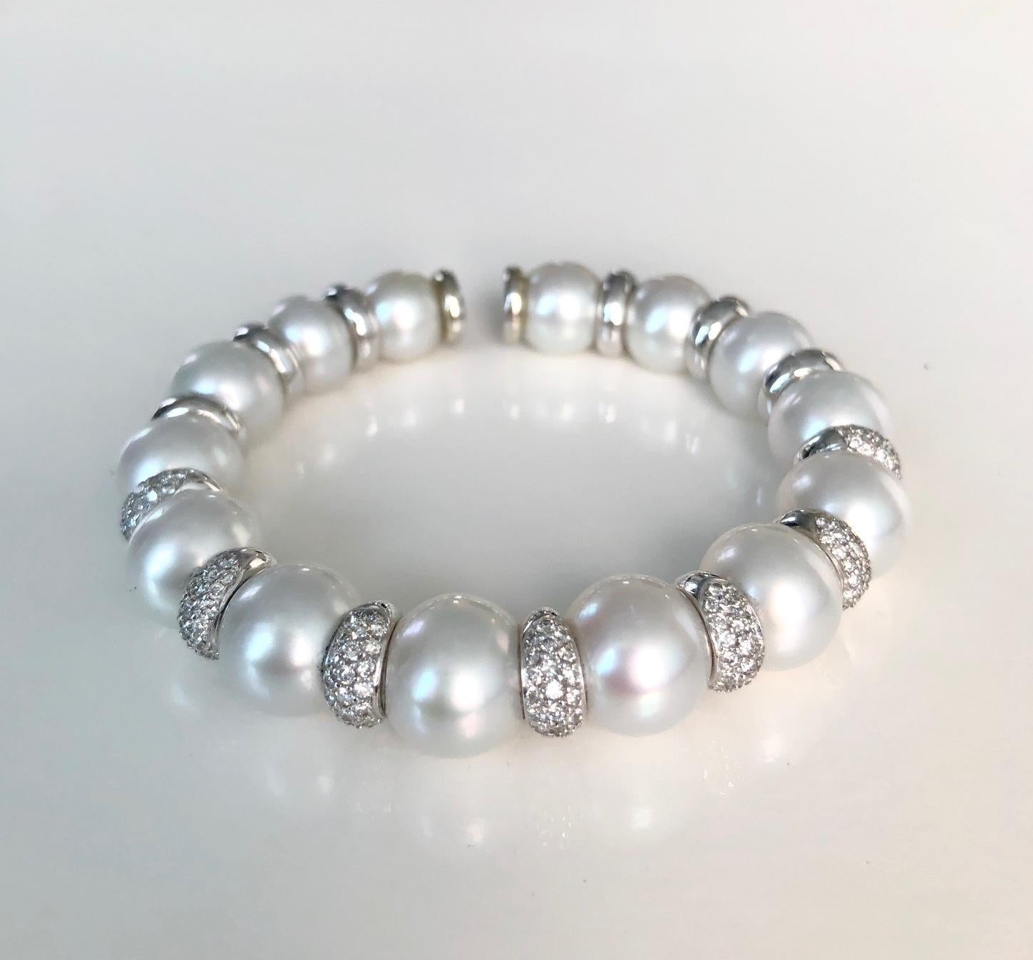 18 Karat White Gold South Sea Pearl and Diamond Bangle Bracelet In New Condition For Sale In New York, NY