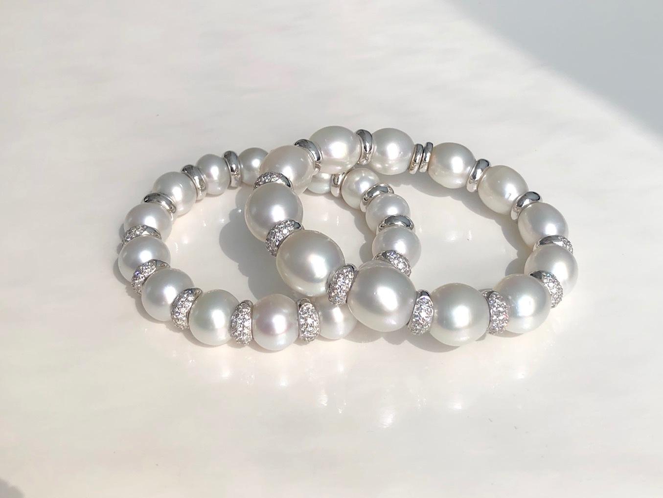 18 Karat White Gold South Sea Pearl and Diamond Bangle Bracelet For Sale 1