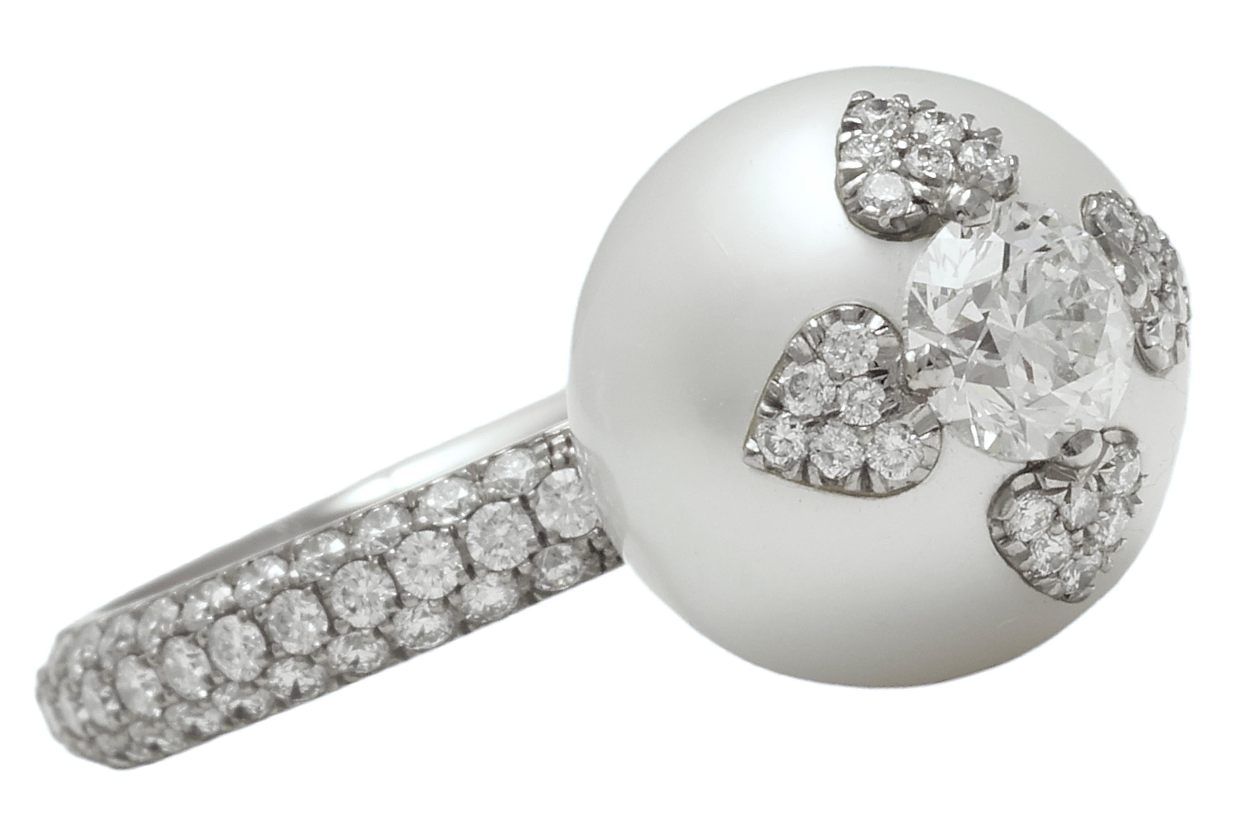 Modern 18 kt White Gold South Sea Pearl & Diamond Ring, One of a kind For Sale