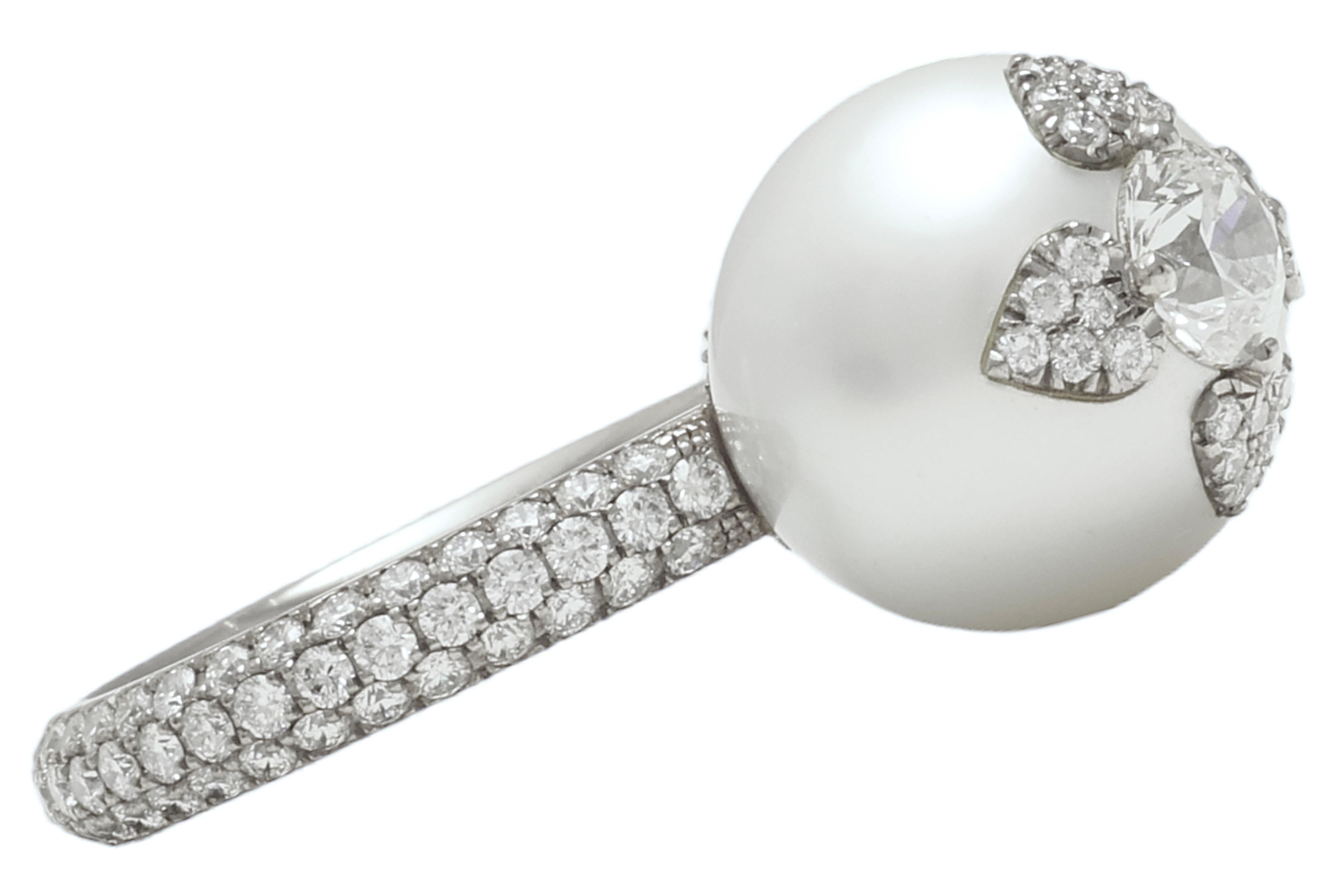Brilliant Cut 18 kt White Gold South Sea Pearl & Diamond Ring, One of a kind For Sale
