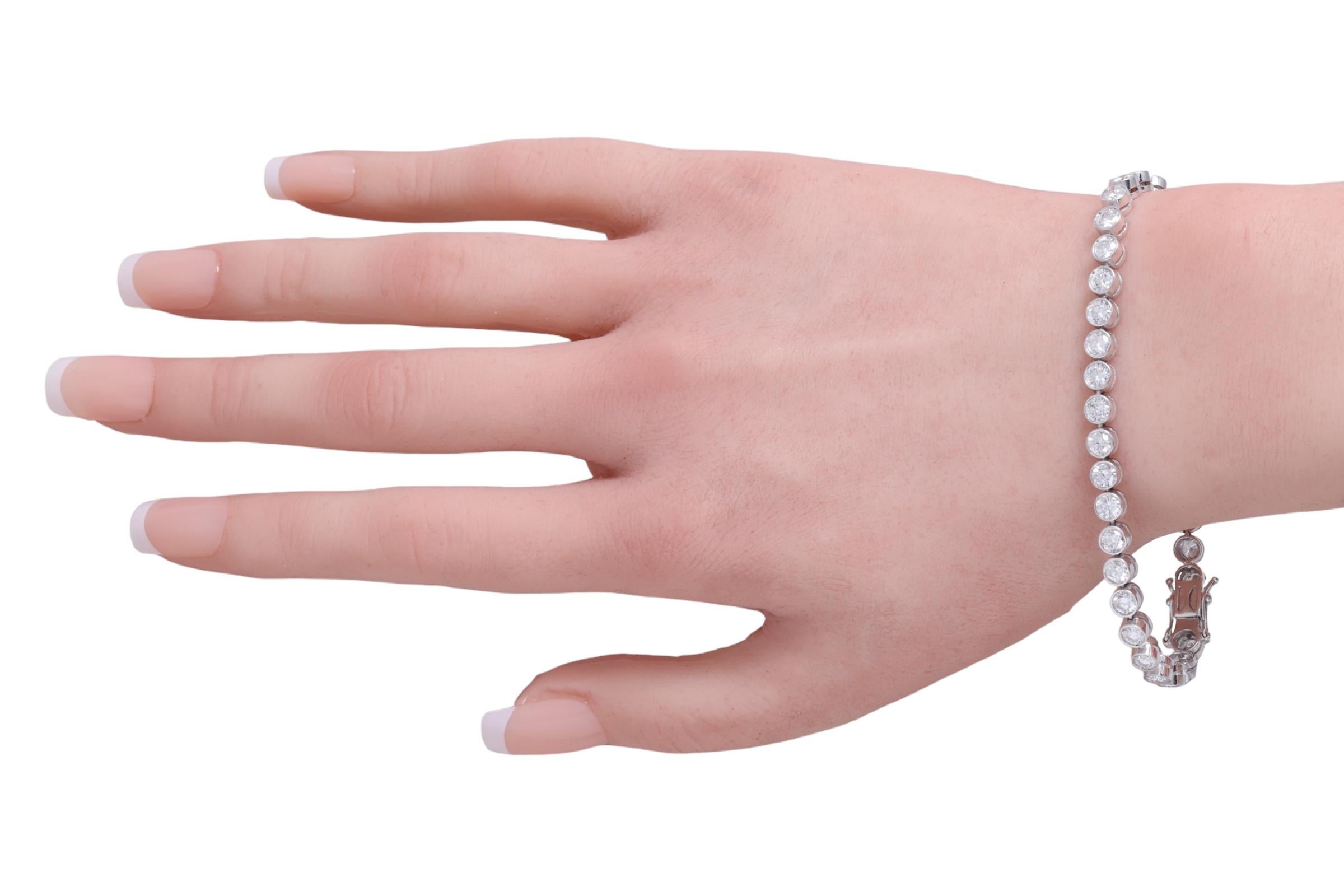 18 kt. Pulsera de tenis de oro blanco con 7.4 ct. Diamantes en venta 11