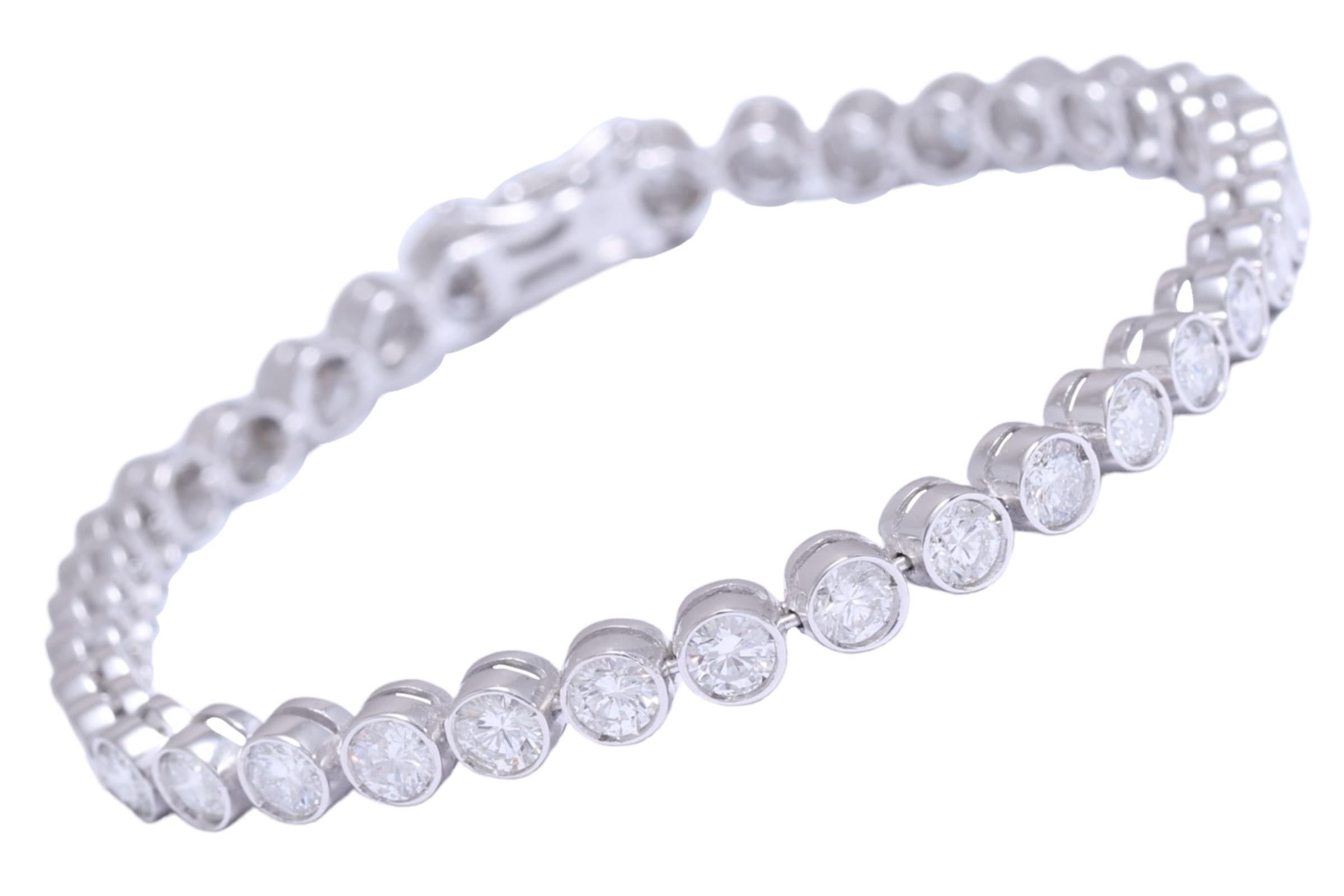 18 kt. Pulsera de tenis de oro blanco con 7.4 ct. Diamantes Corte brillante en venta