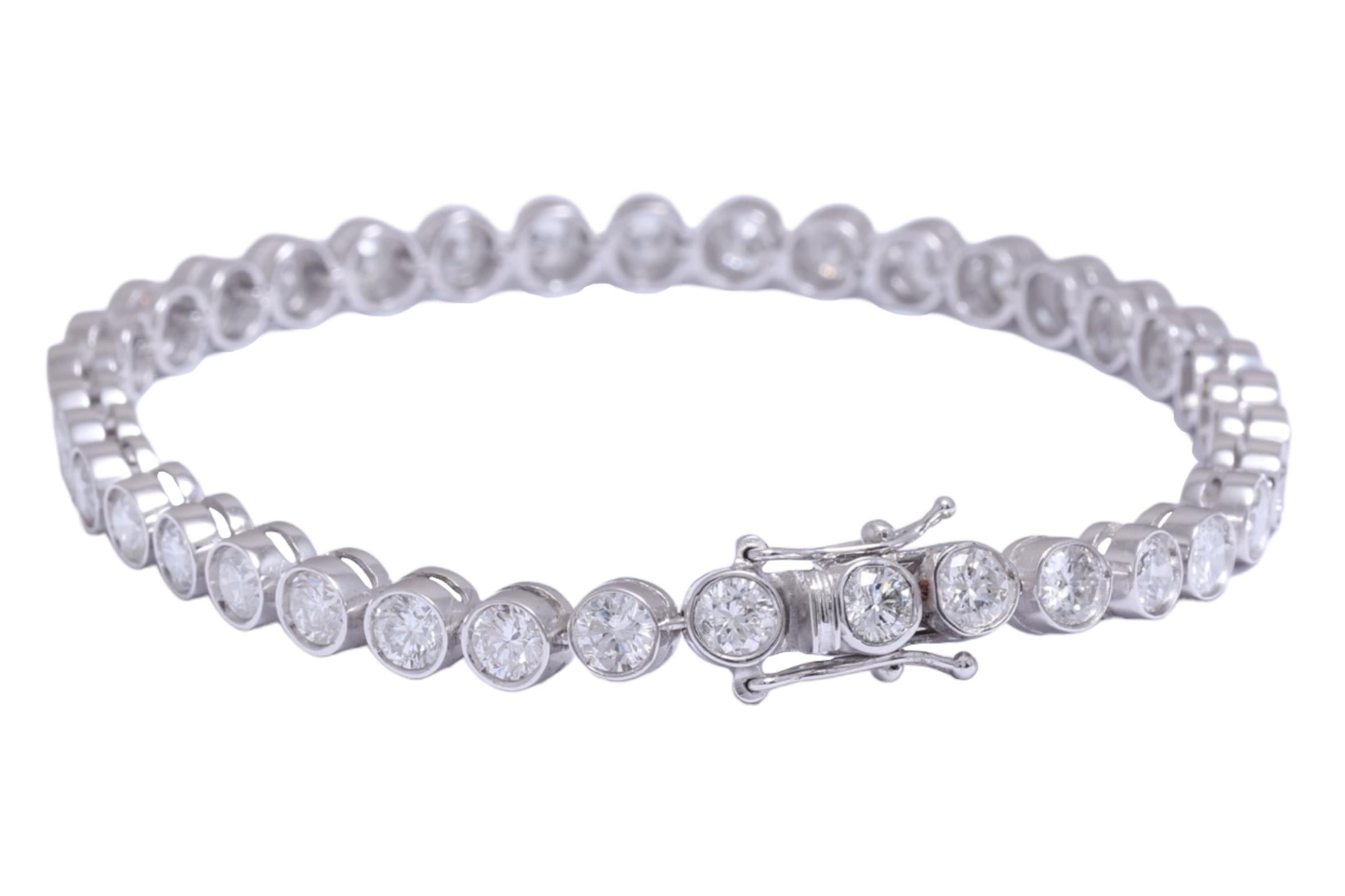 Femenino o masculino 18 kt. Pulsera de tenis de oro blanco con 7.4 ct. Diamantes en venta