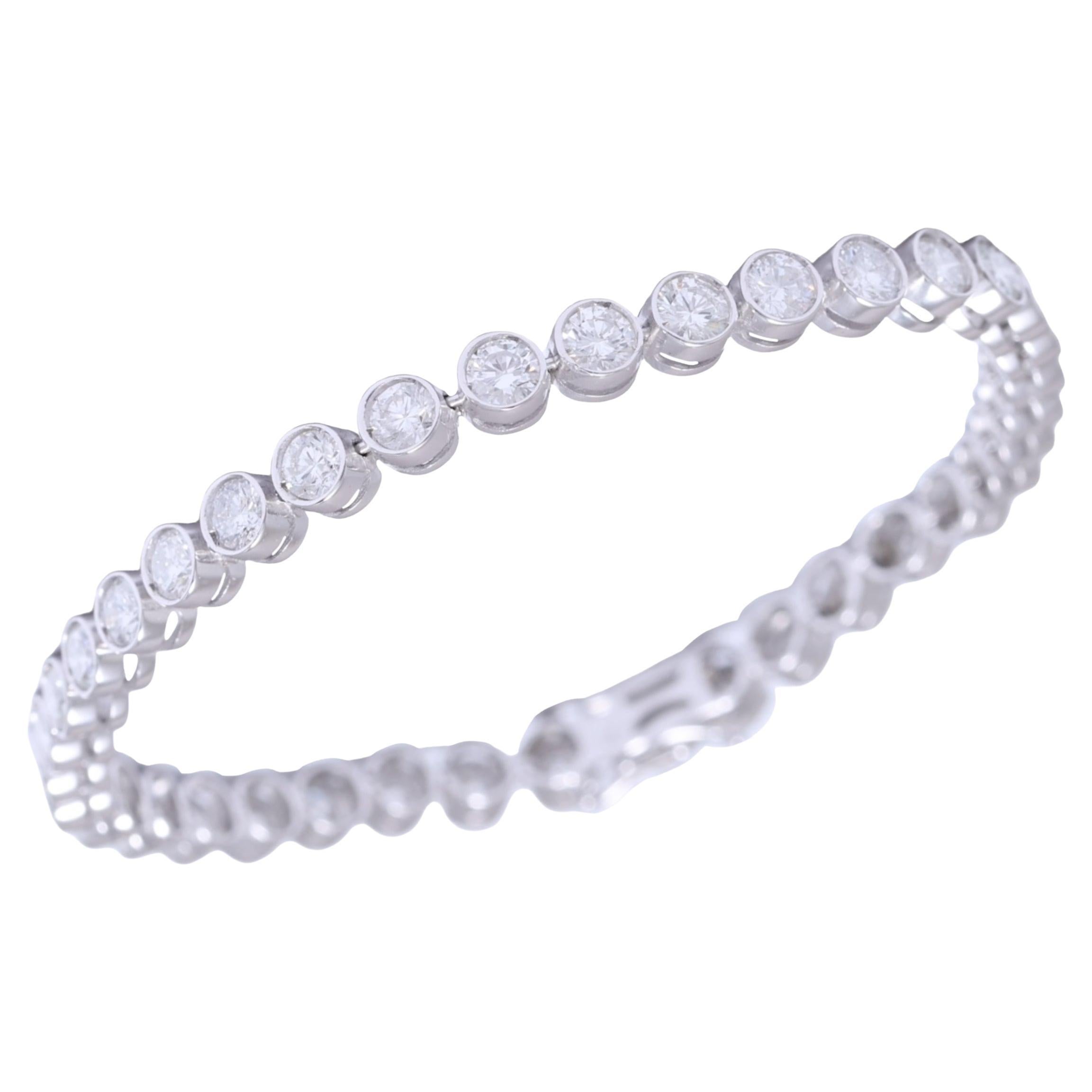 18 kt. Bracelet tennis en or blanc avec 7.4 carats Diamants