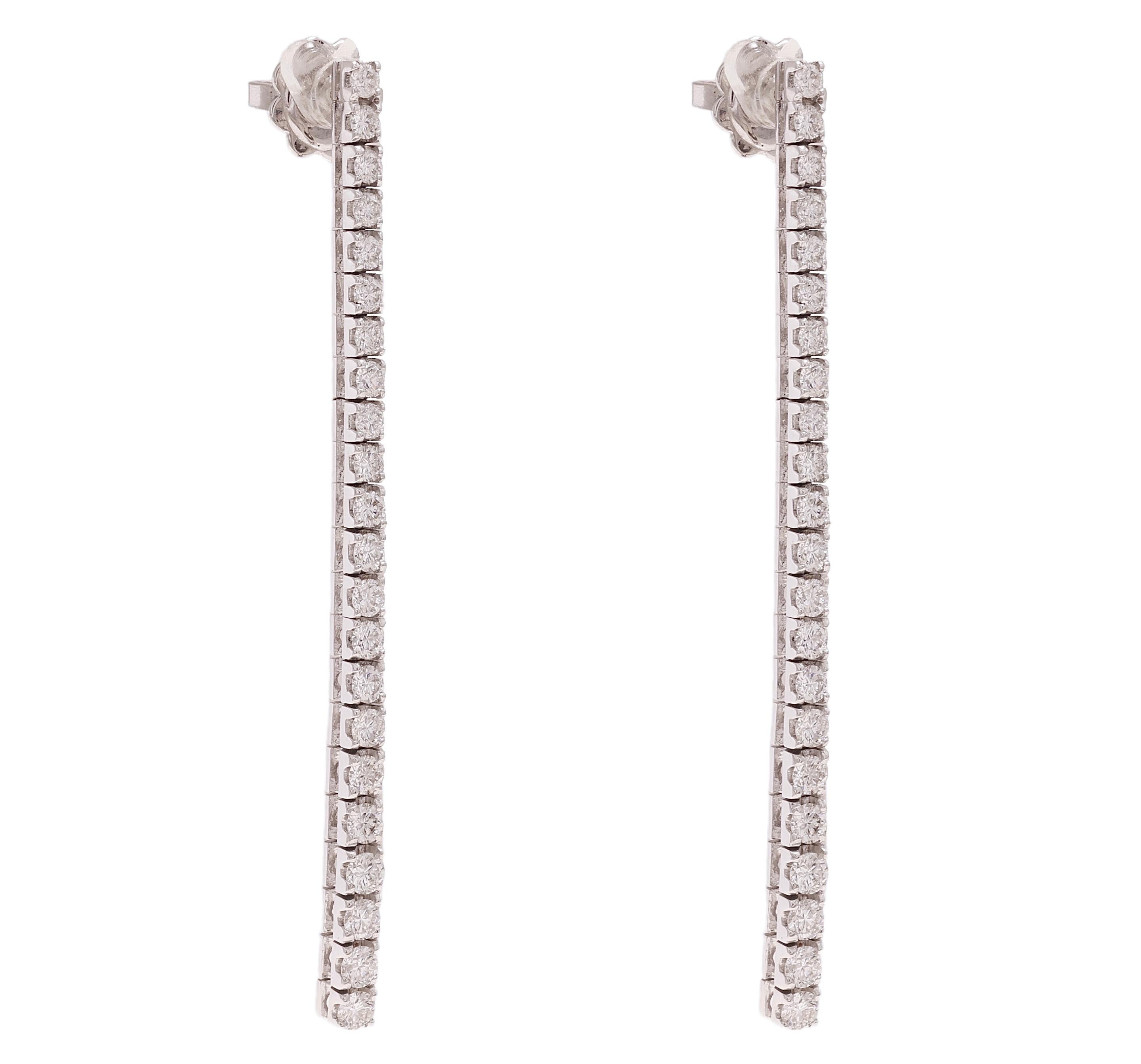 Gorgeous 18 kt. White Gold Tennis Earrings With 2.2 ct. Diamonds

Diamonds: Brilliant cut diamonds together approx. 2.2 GSI

Material: 18 kt. white gold

Measurements: 56.5 mm long

Total weight: 7.2 gram / 0.255 oz / 4.6 dwt

Earrings will come