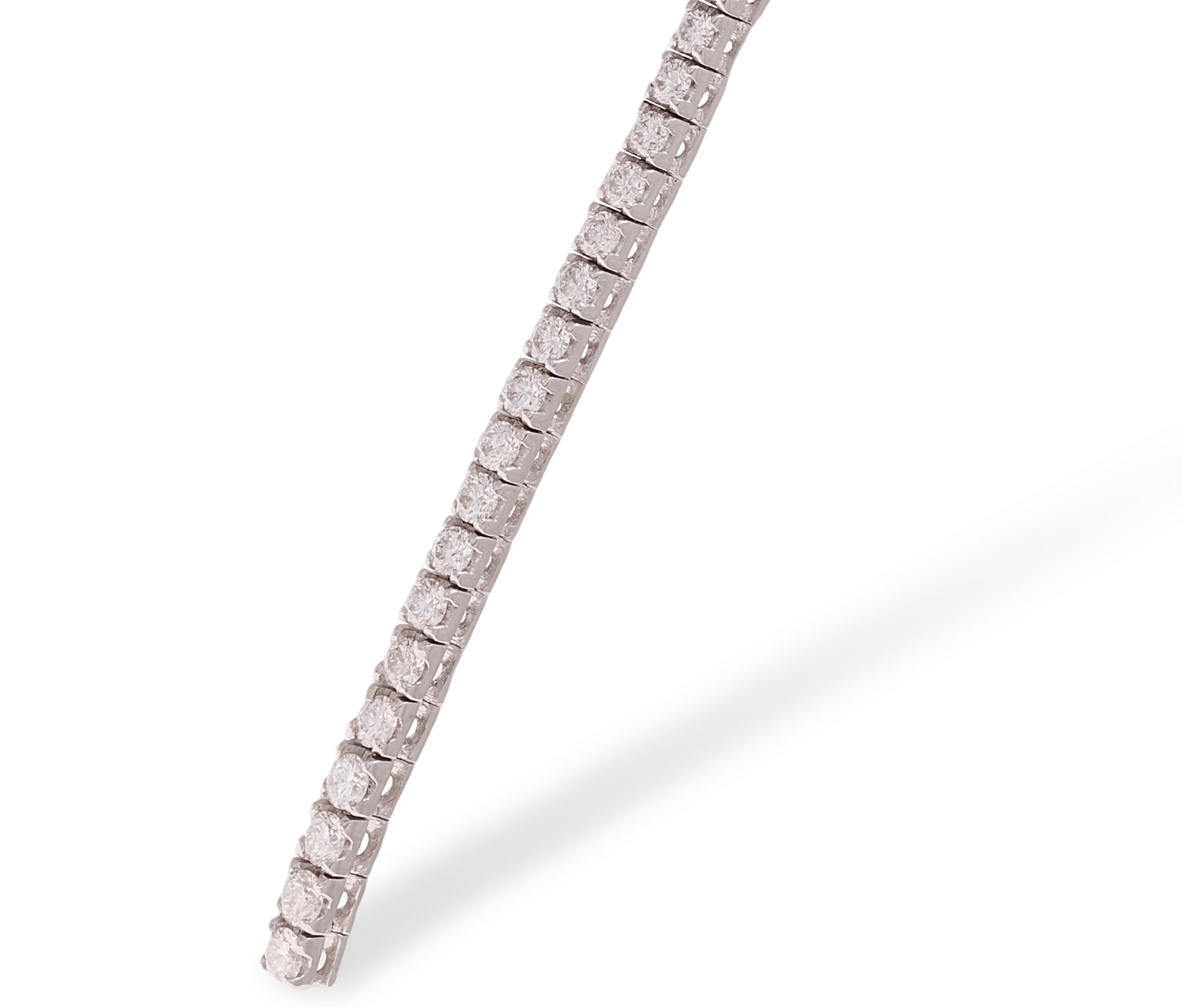 18 kt. Tennis-Ohrringe aus Weißgold mit 2,2 kt. Diamanten im Zustand „Neu“ im Angebot in Antwerp, BE