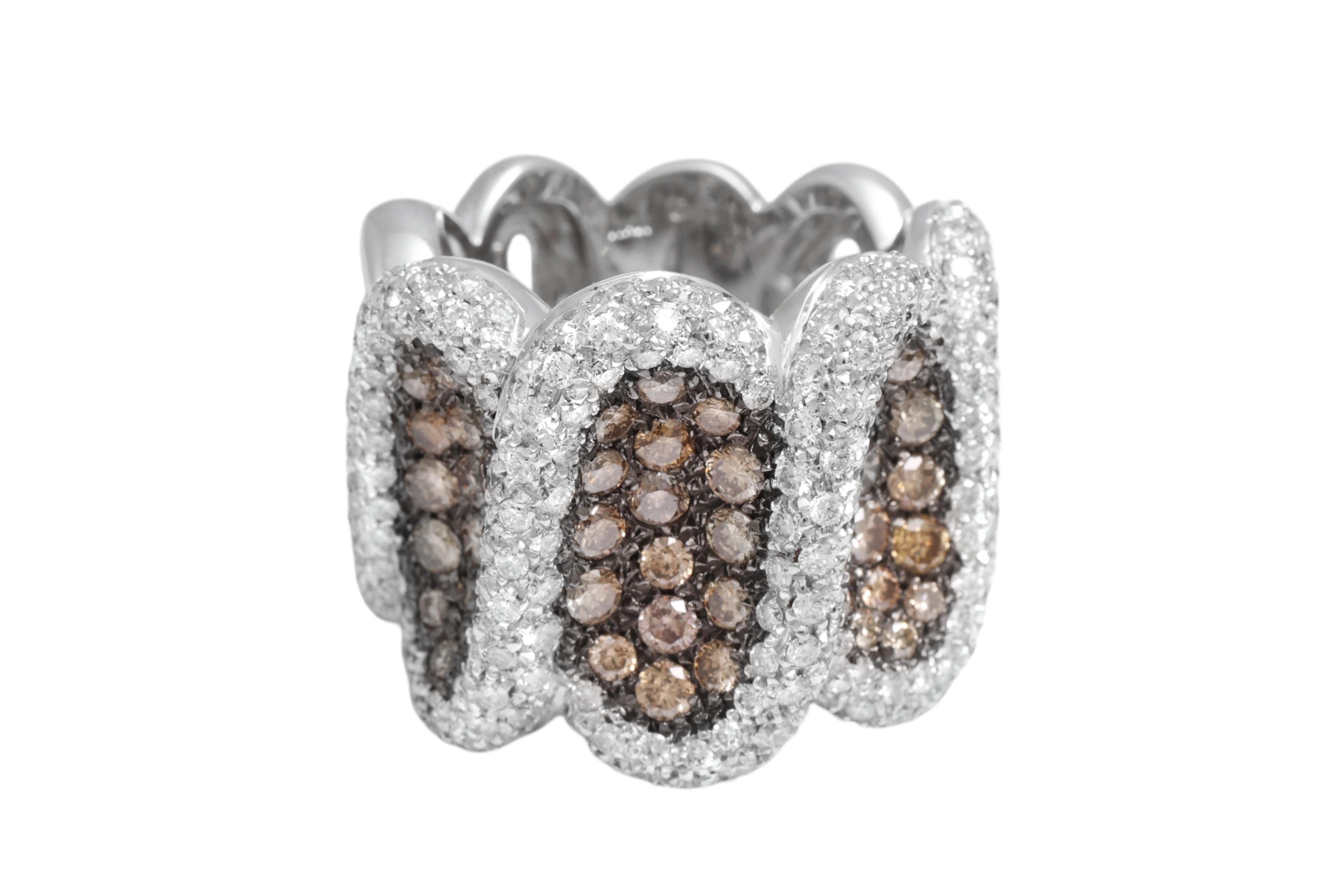 Brilliant Cut 18 Kt White Gold, White & Cognac Color Natural Diamonds Ring For Sale