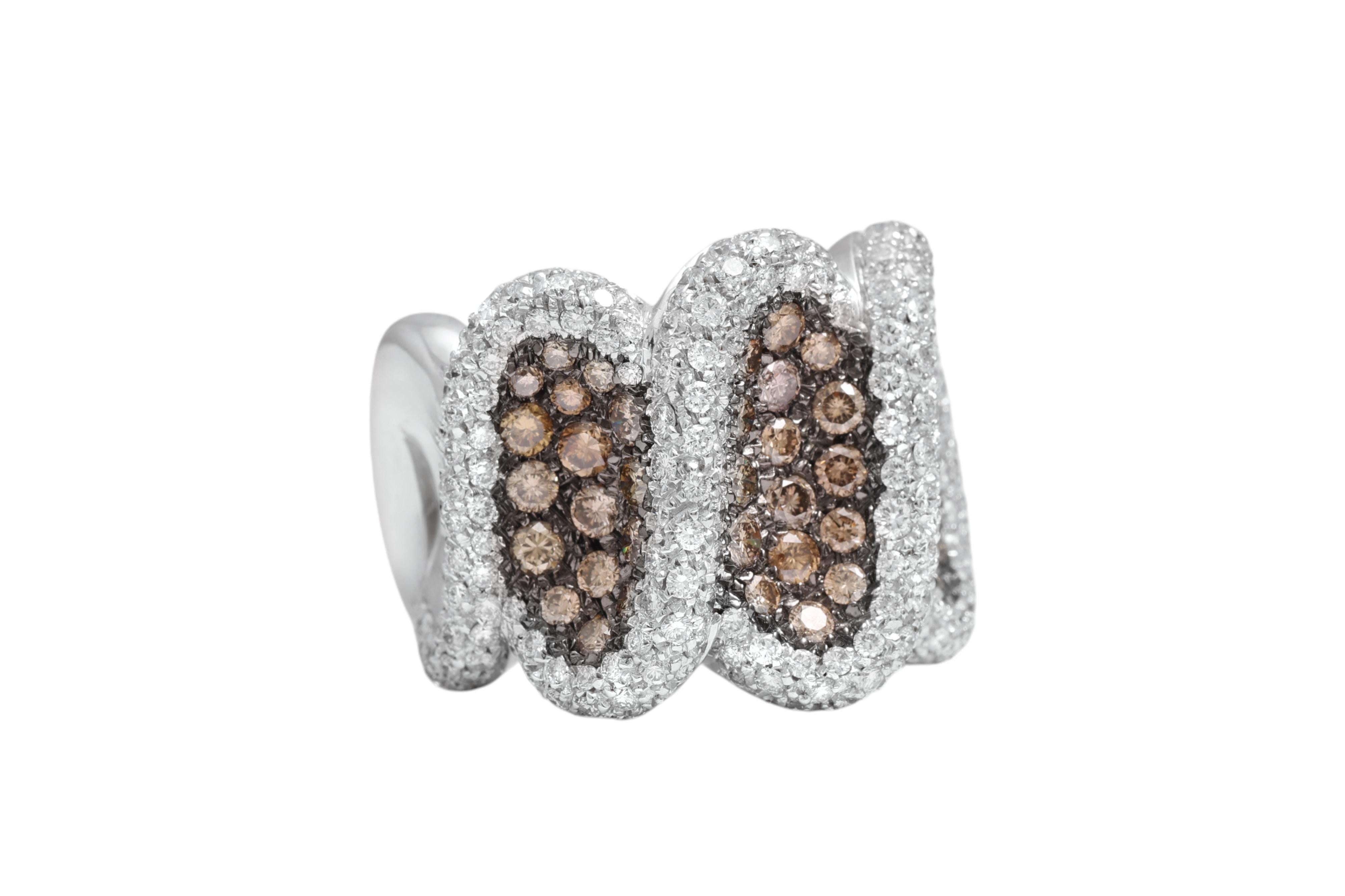 18 Kt White Gold, White & Cognac Color Natural Diamonds Ring In New Condition For Sale In Antwerp, BE