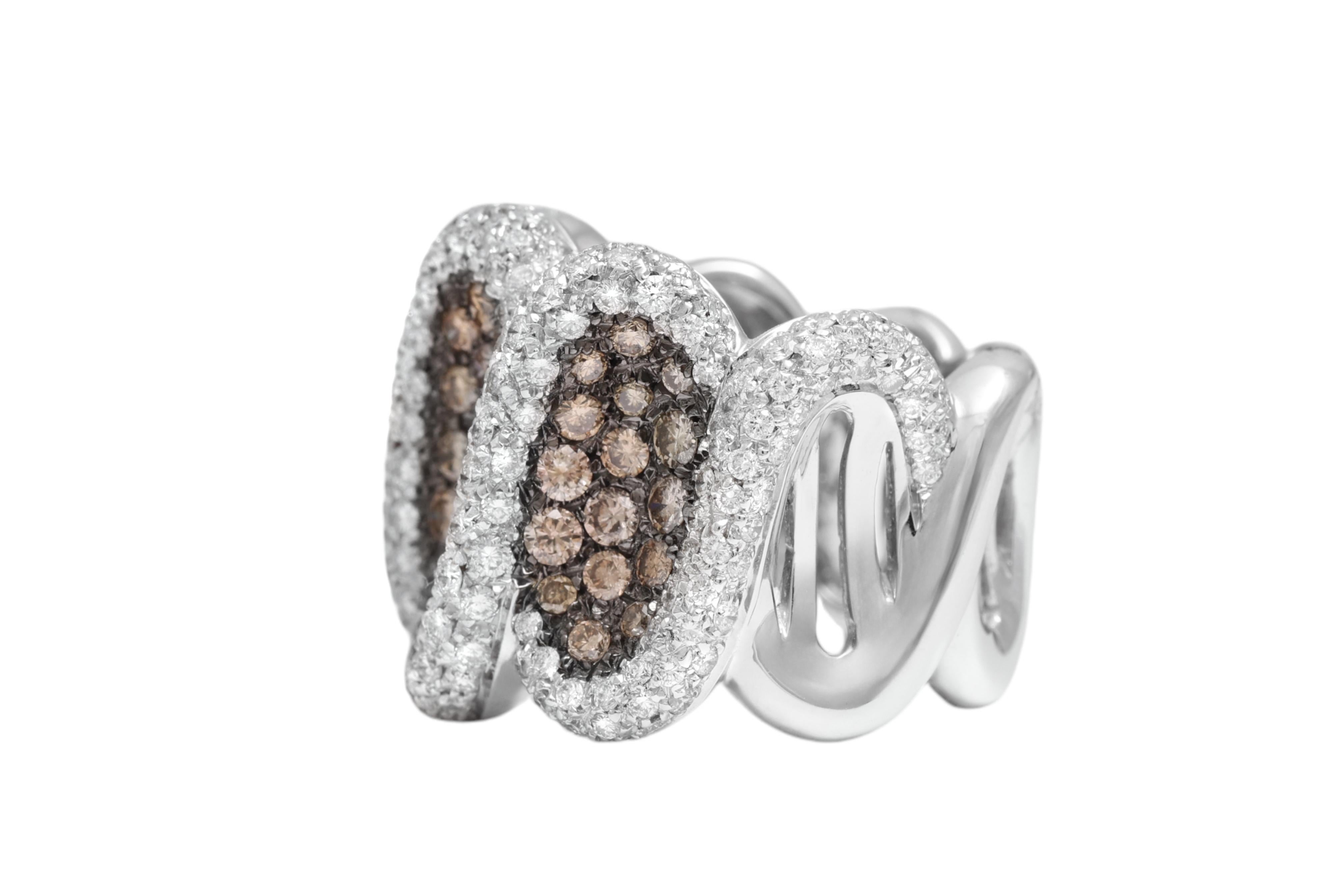 18 Kt White Gold, White & Cognac Color Natural Diamonds Ring For Sale 2
