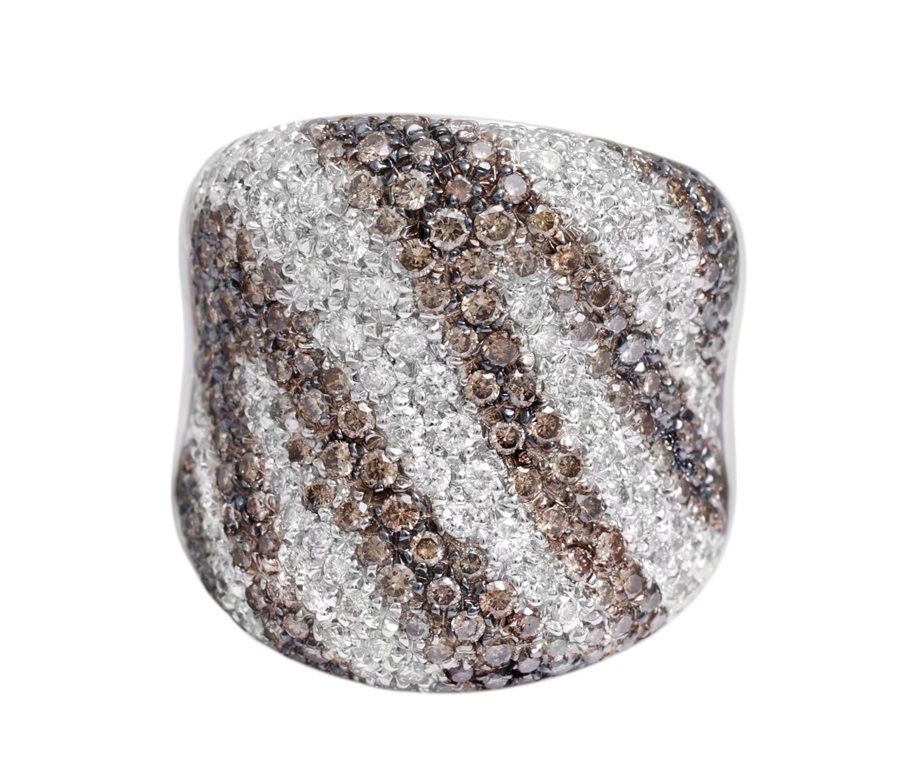 18 Kt White Gold White & Cognac Diamonds Zebra Model Ring

Size : 54 EU / 7 US

MATERIAL: 18 kt white gold

DIAMONDS: white brilliant cut diamonds ( together 1.12 Cts ) + cognac diamonds ( together 2.26 Cts )

WEIGHT: 21.8 Gram