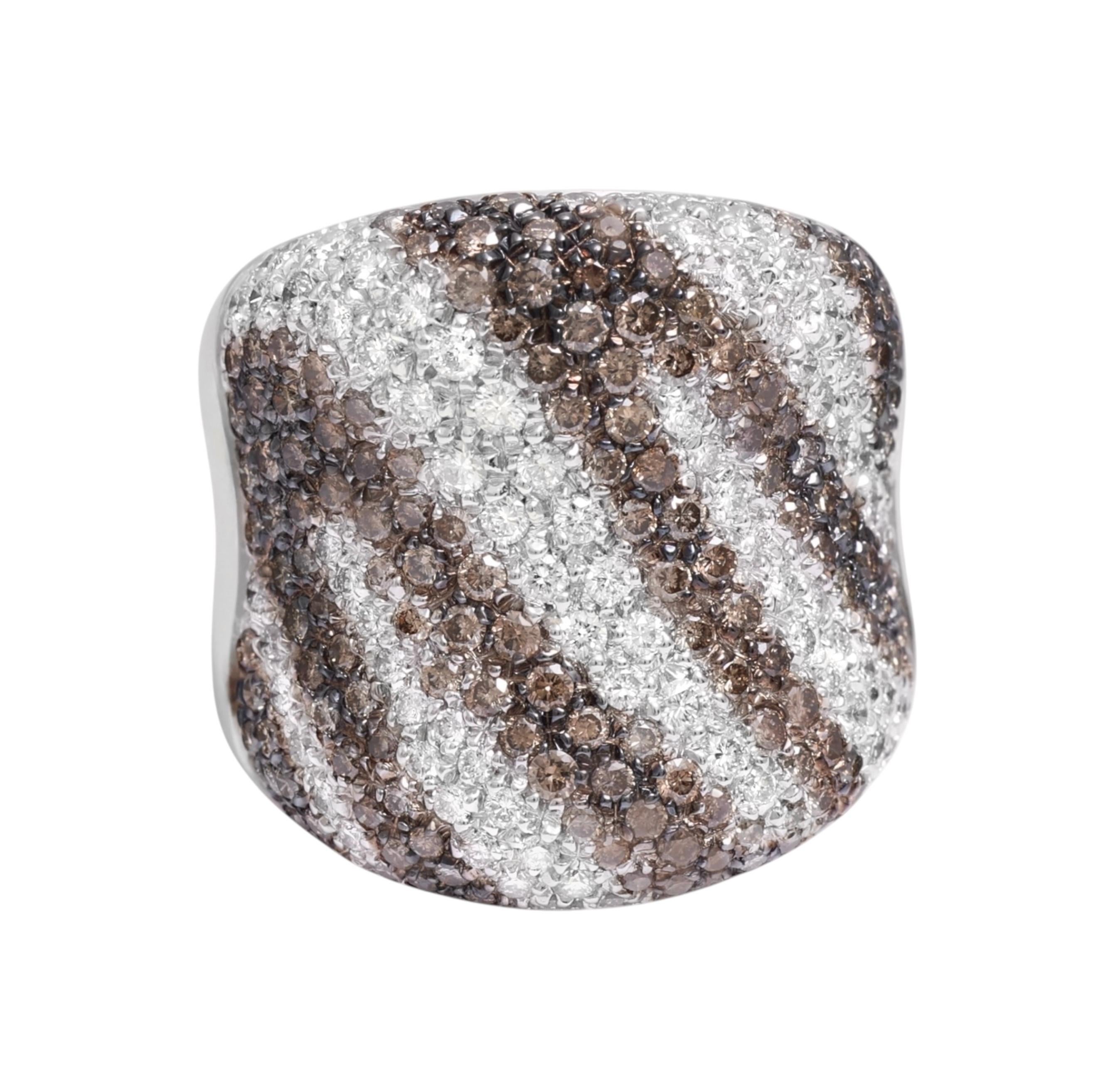 Brilliant Cut 18 Kt White Gold White & Cognac Diamonds Zebra Model Ring For Sale
