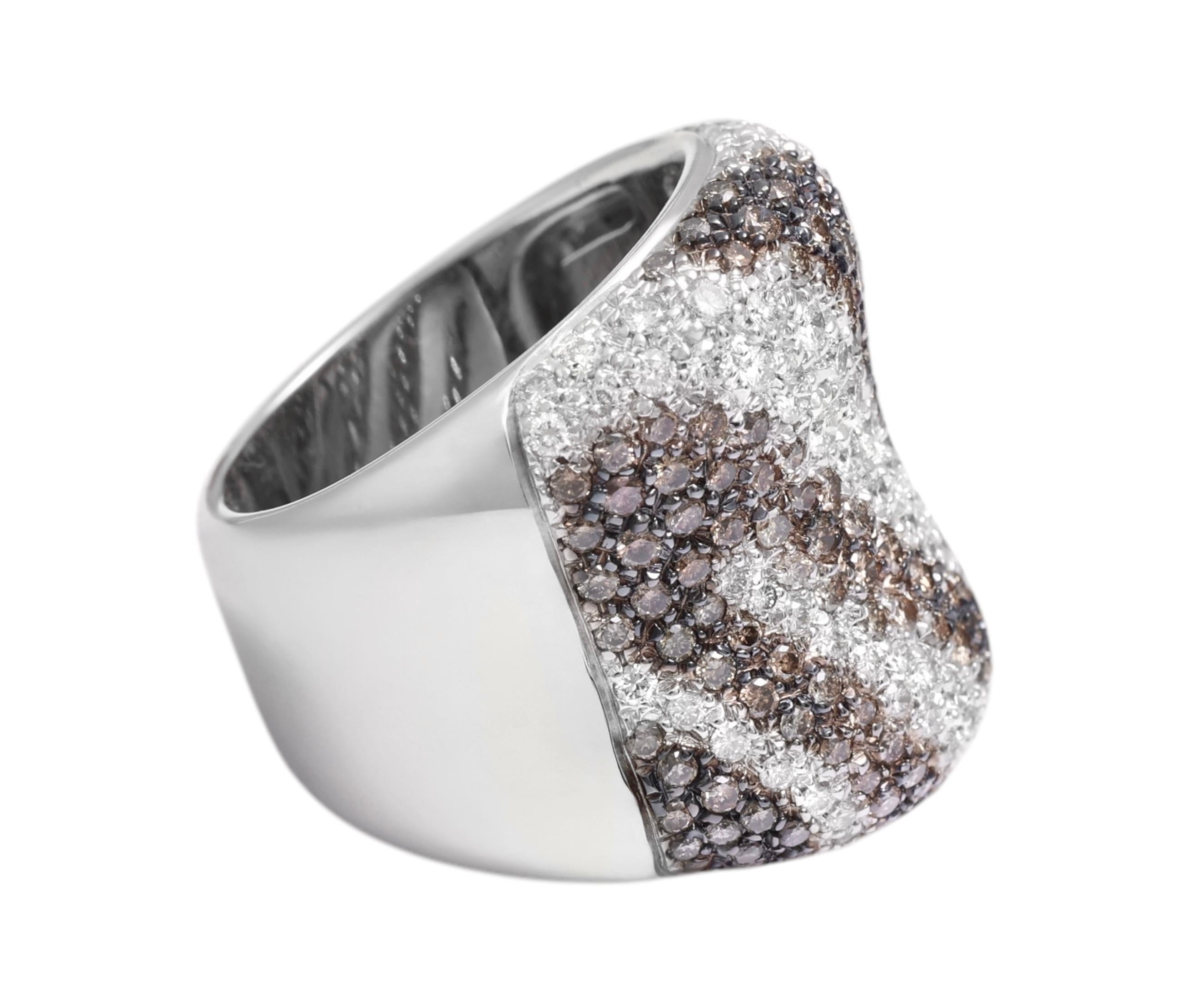 18 Kt White Gold White & Cognac Diamonds Zebra Model Ring For Sale 1