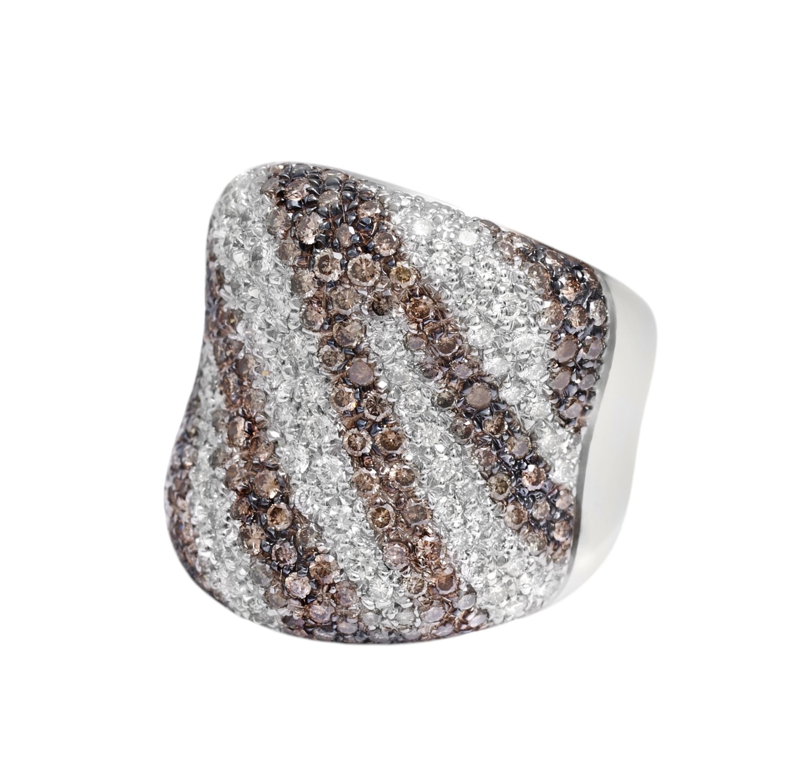 18 Kt White Gold White & Cognac Diamonds Zebra Model Ring For Sale 2