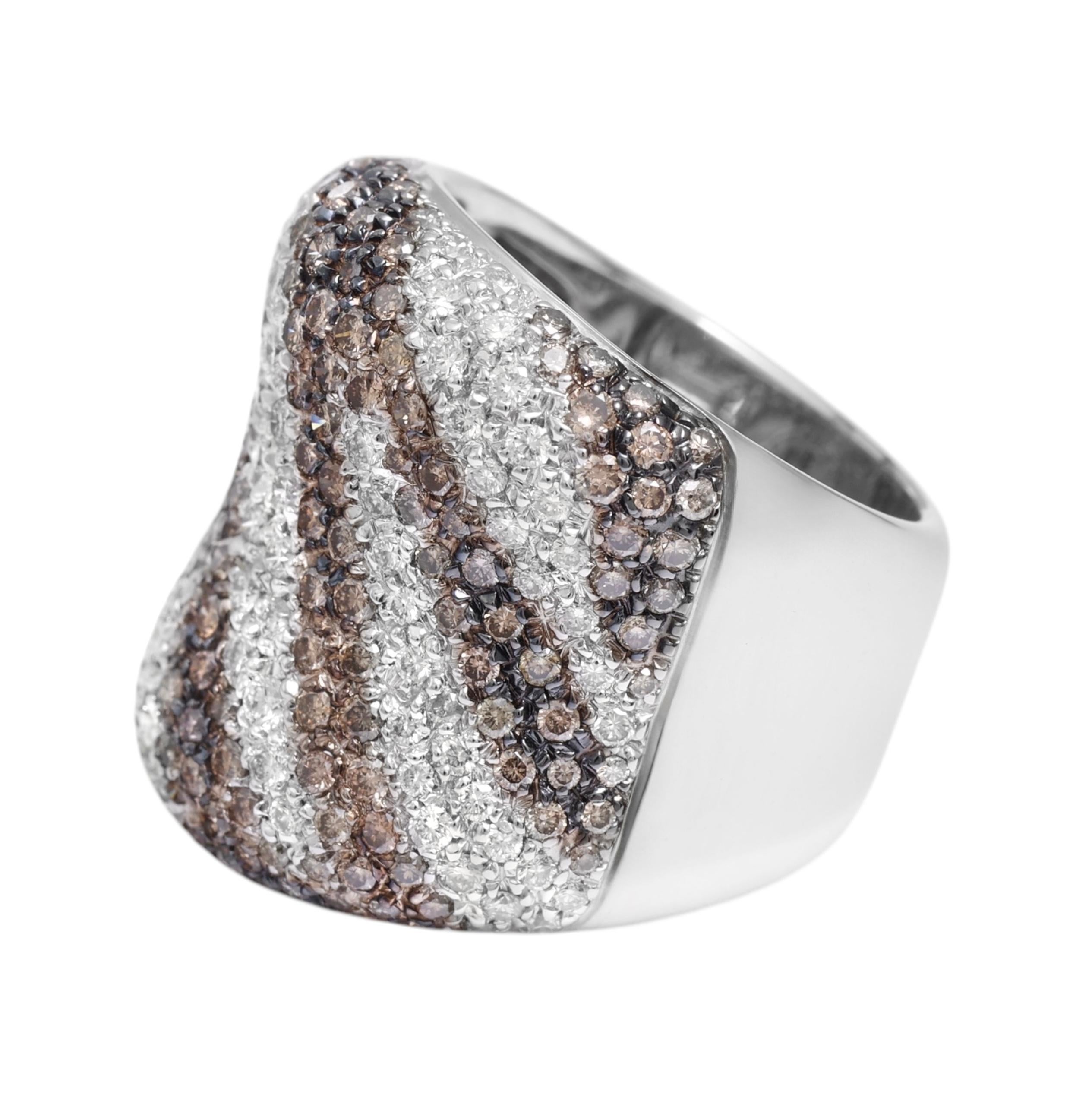18 Kt White Gold White & Cognac Diamonds Zebra Model Ring For Sale 3