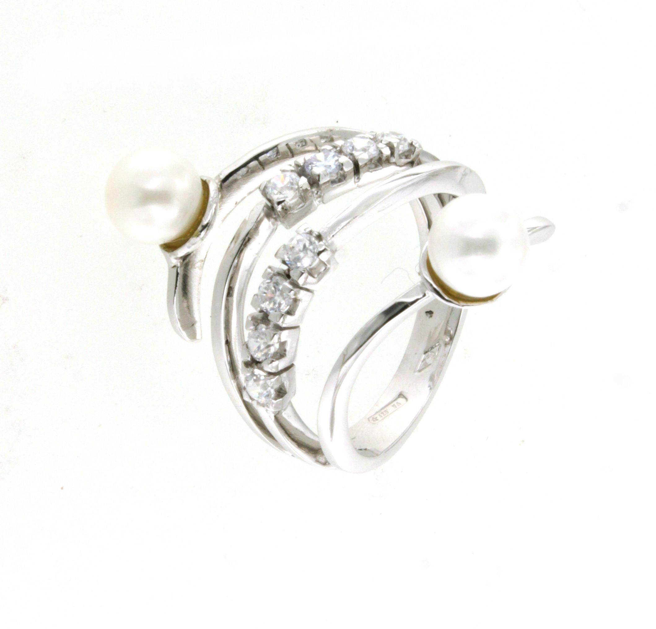 Bague intemporelle en or blanc avec perle de culture mm7.00 et zircon blanc de haute qualité.
bague classique et élégante idéale pour un anniversaire, une demande en mariage, un anniversaire, la naissance d'un enfant. Les bijoux Stanoppi sont des